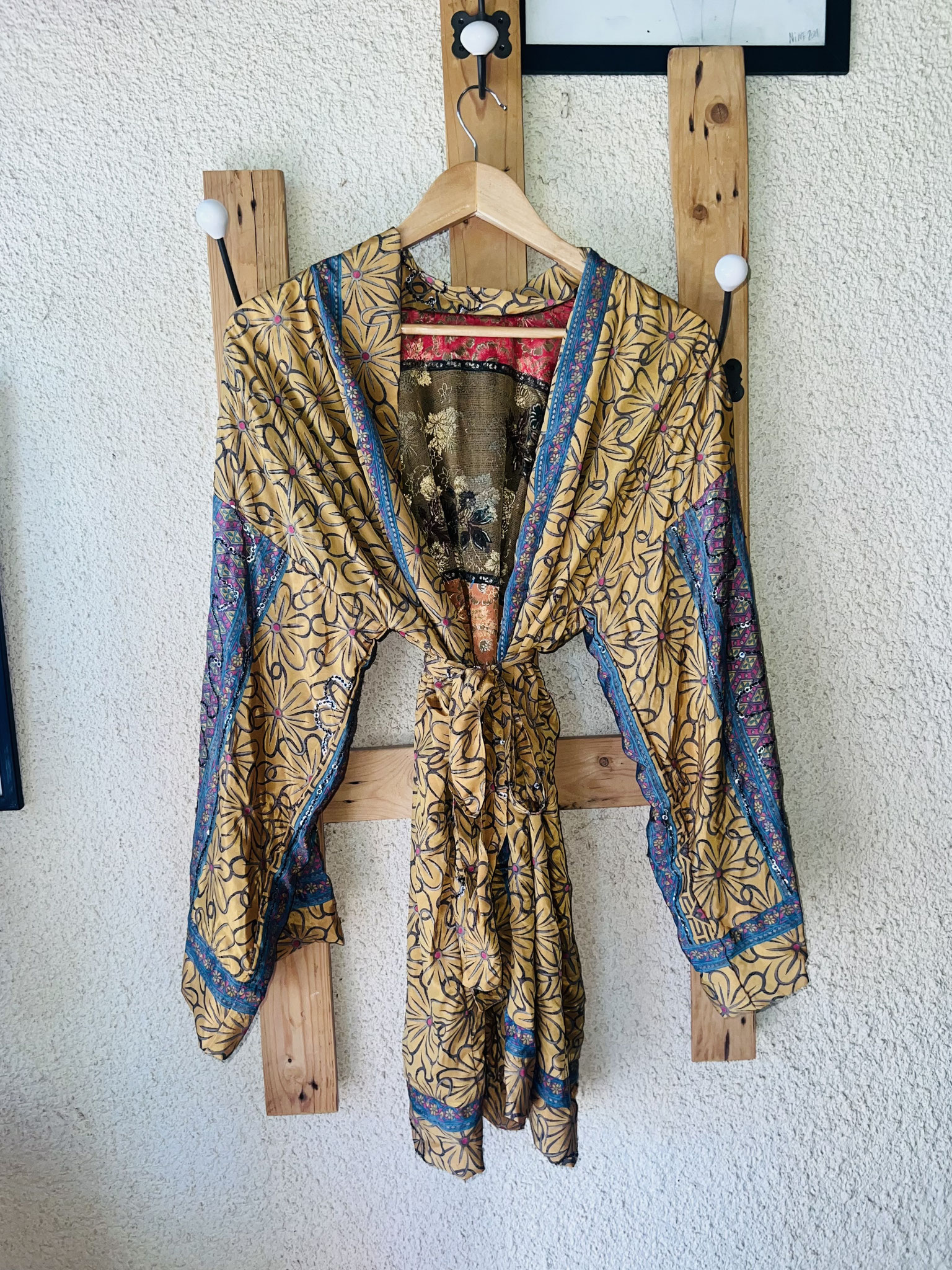 Kimono court porté avec short en jean