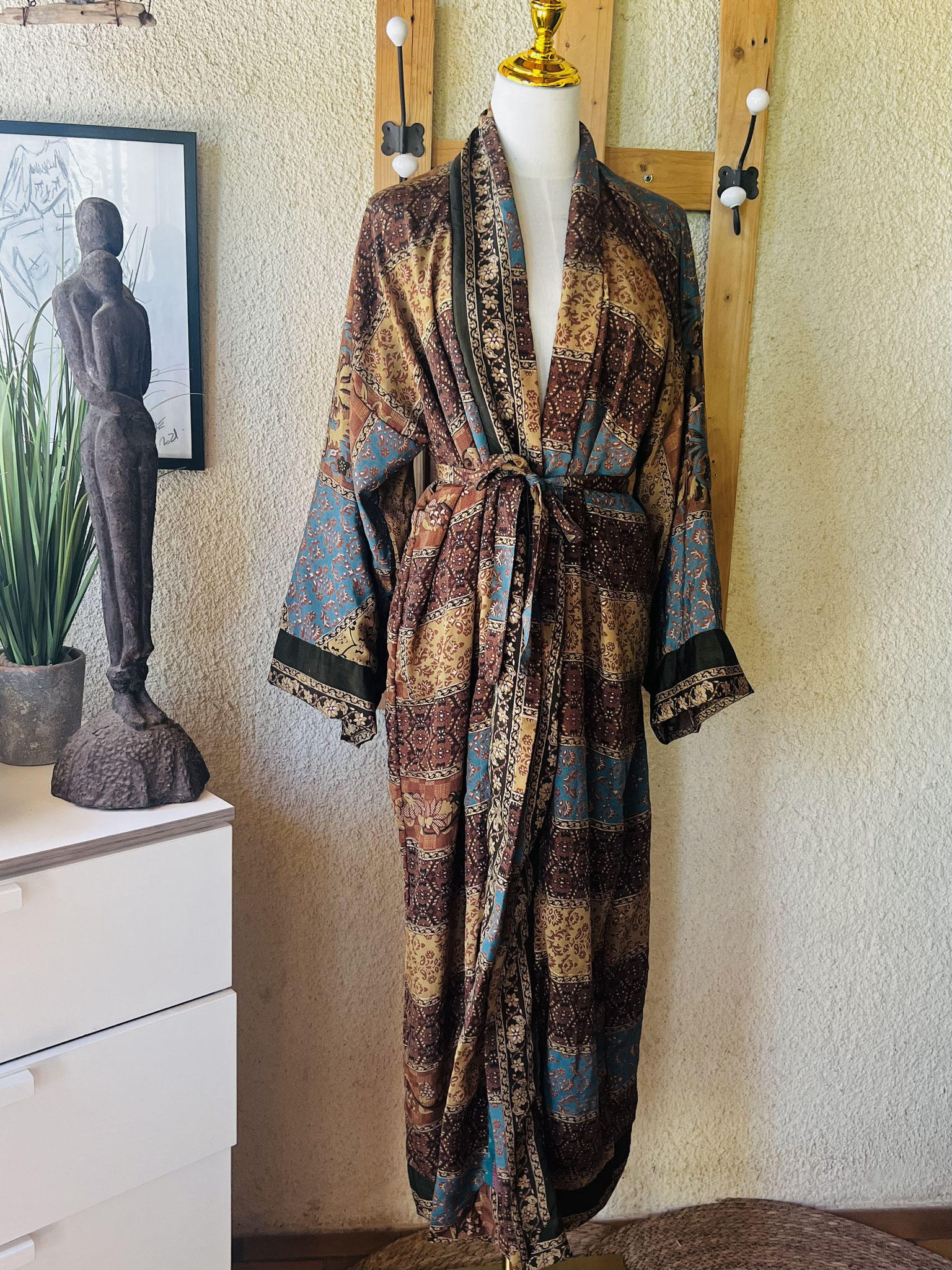 Kimono marron profond – éclat et fluidité artisanale