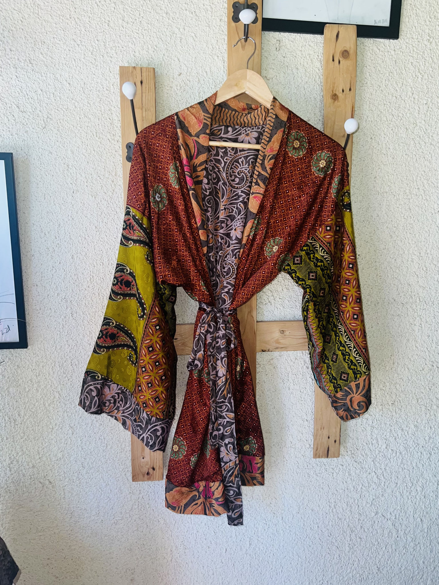 Motifs indiens – kimono court en soie recyclée 70% viscose 30% soie