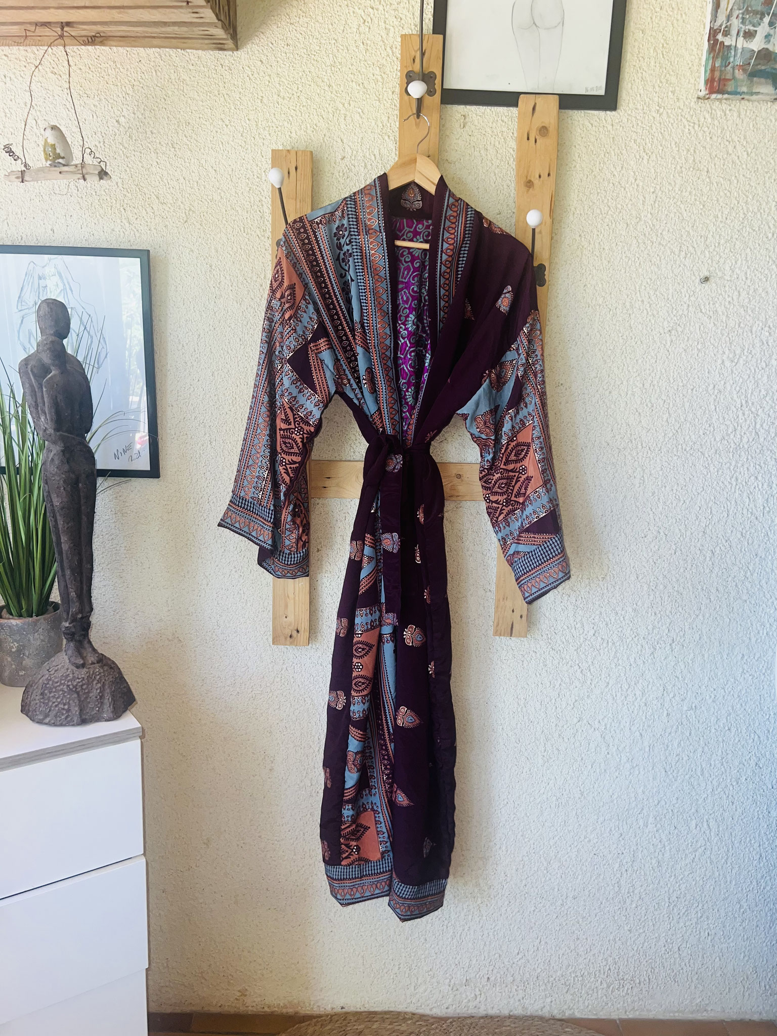 Kimono asymétrique – audace colorée et raffinement éthique