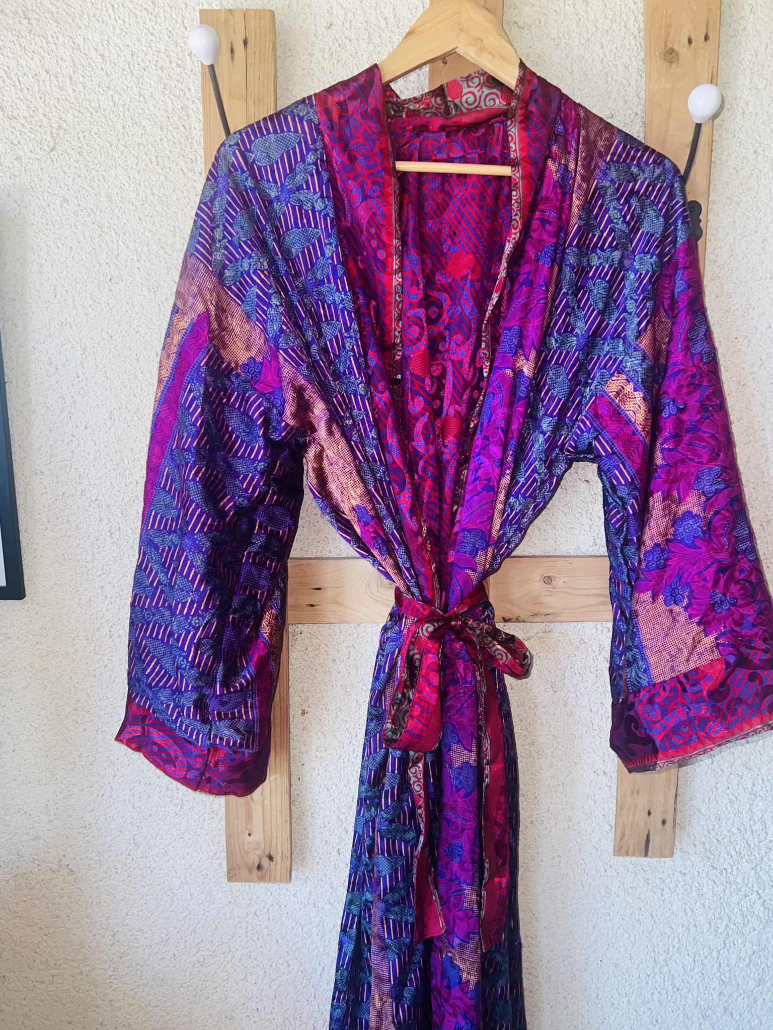 Kimono violet et rose vif – fluidité et style unique