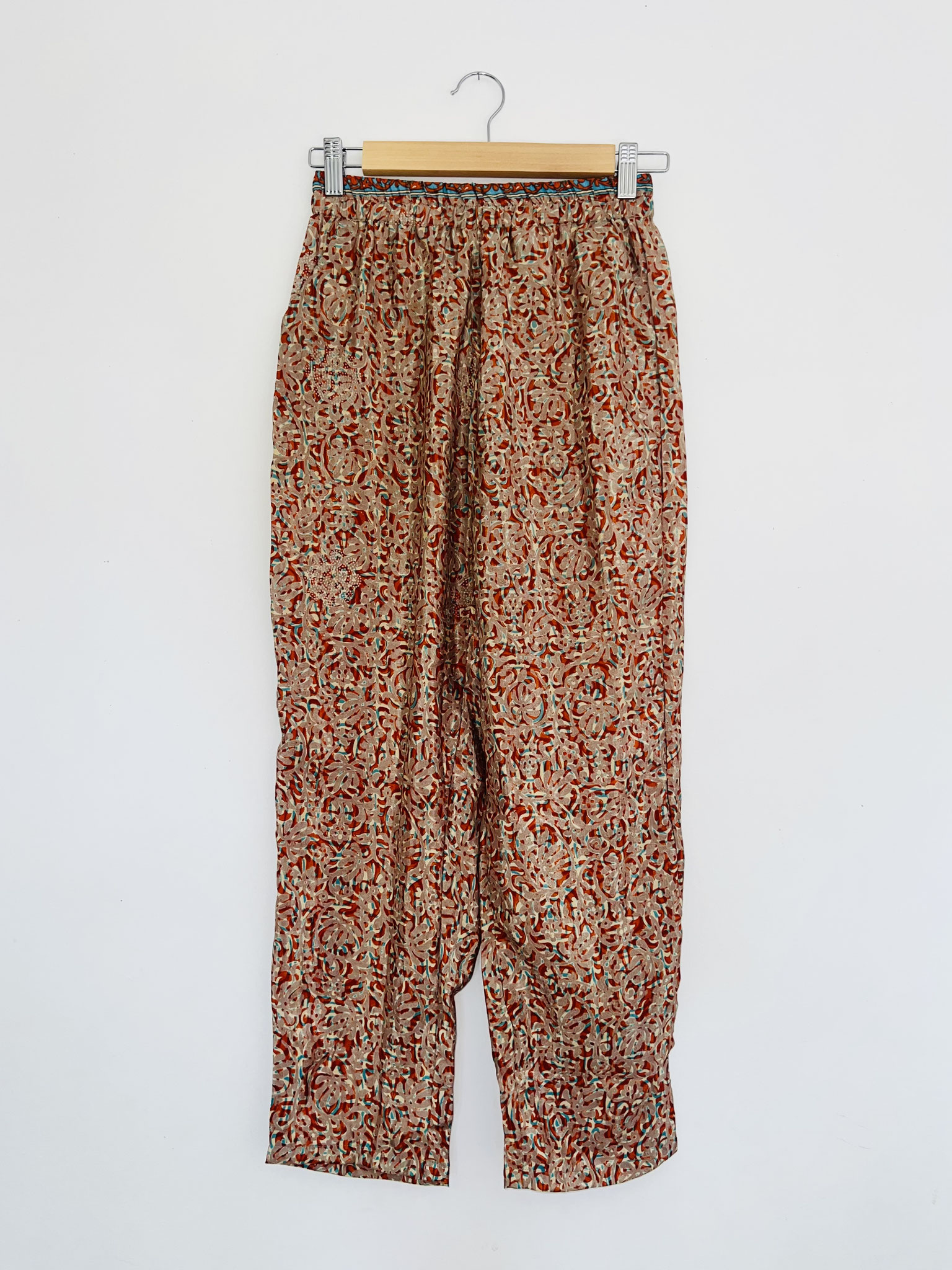 Motifs indiens – Mélange de rouge profond, orange et tons terre