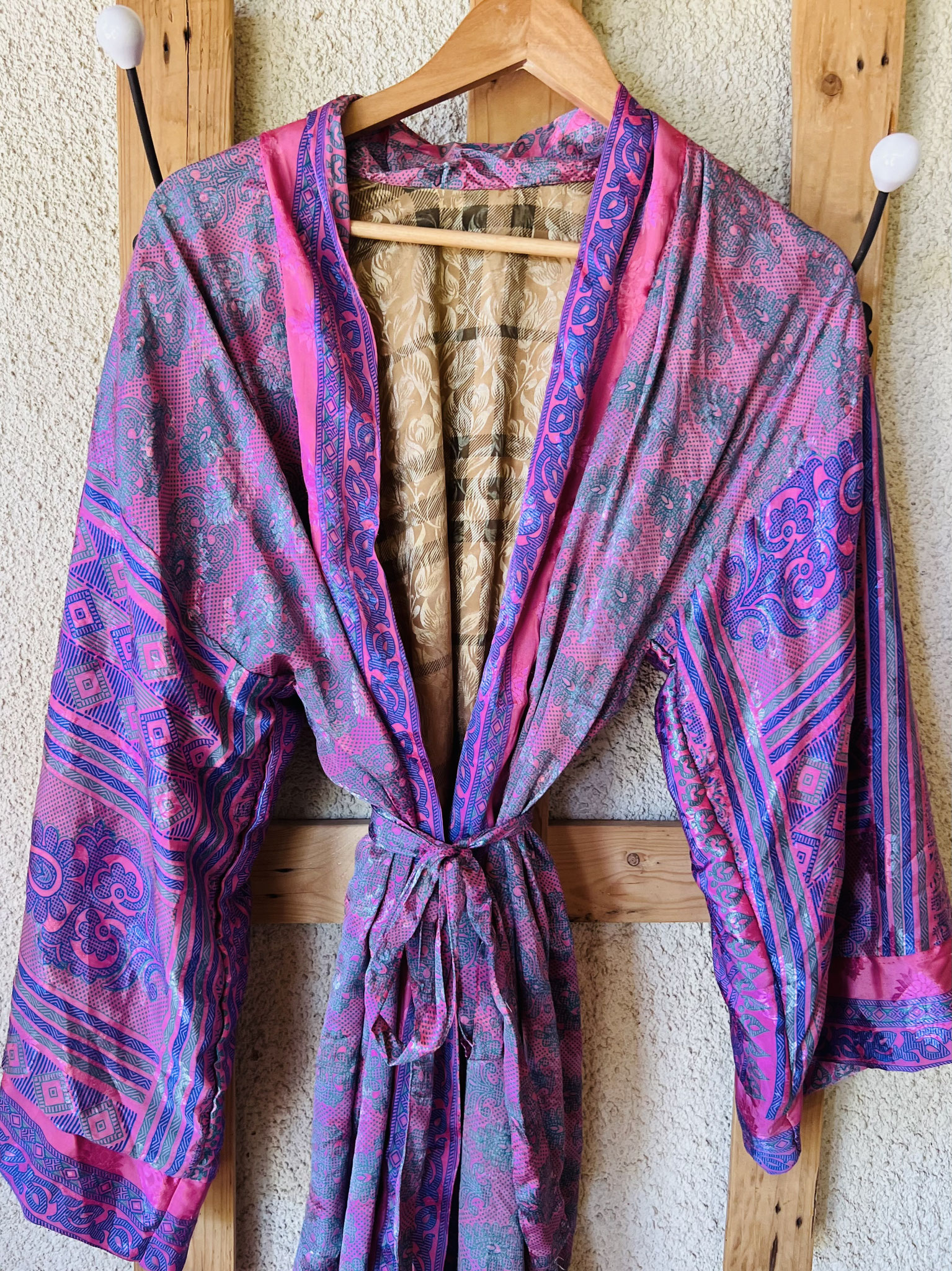 Kimono violet et rose pâle – motifs indiens délicats