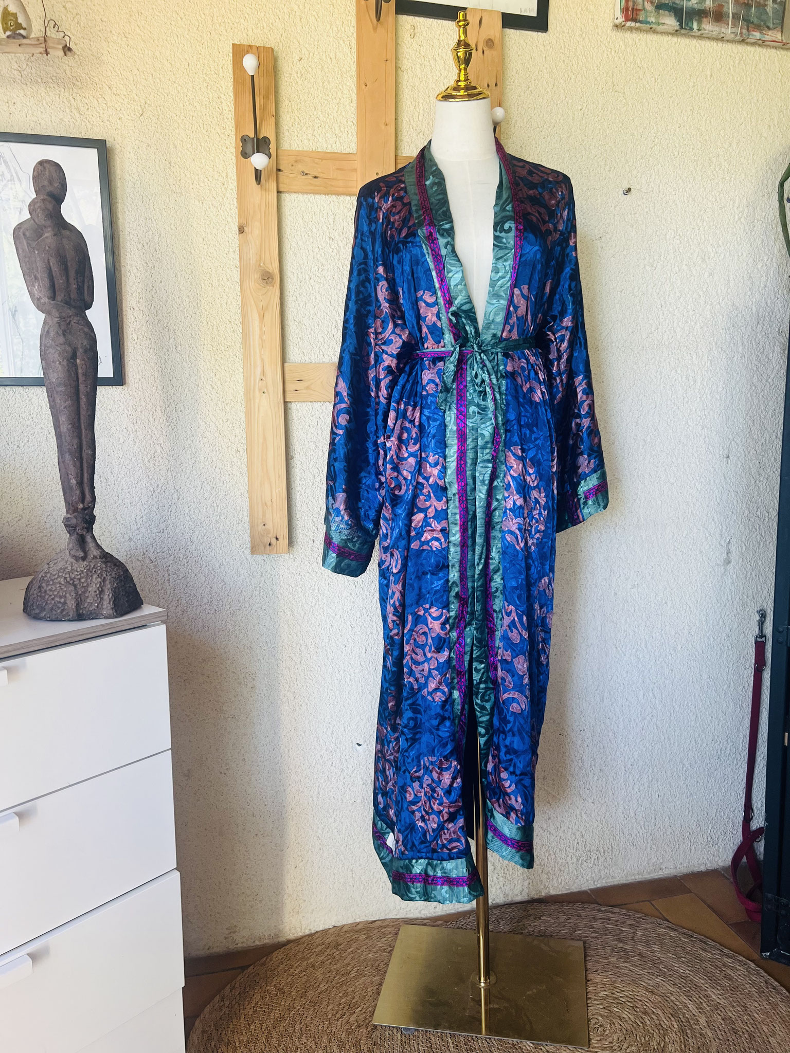 Kimono violet avec motifs indiens – éclat et liberté