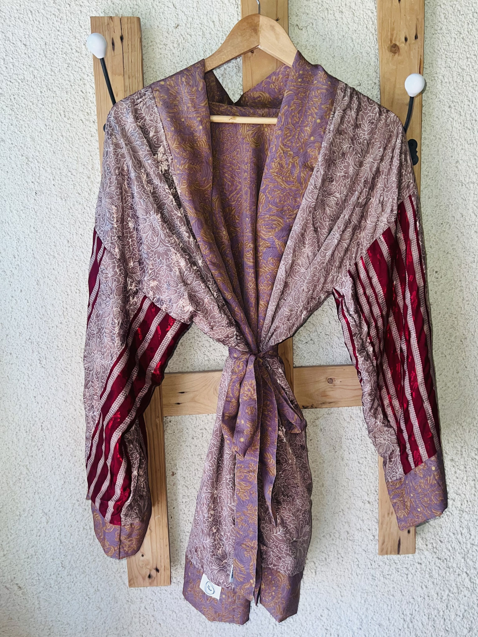 Kimono court réversible – Rose pâle et manches avec bandes bordeaux