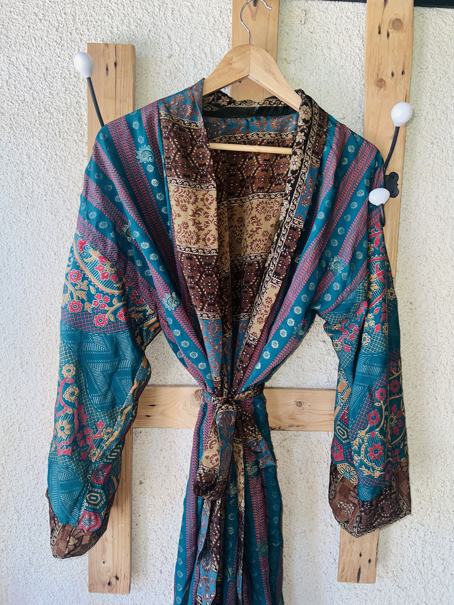 Kimono bleu, rose et blanc – douceur et élégance réversible