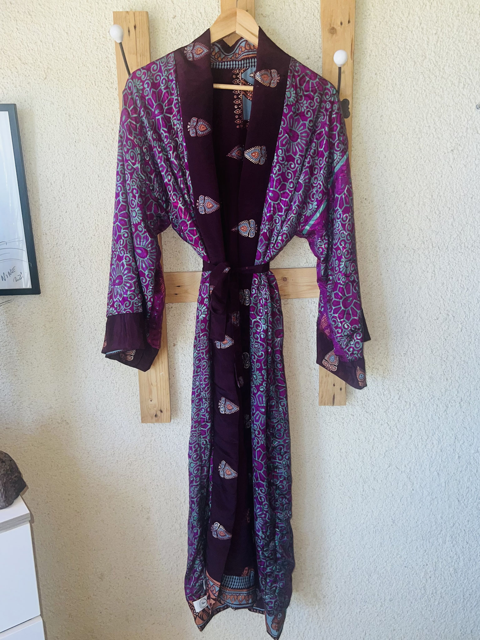 Kimono long violet – poésie des couleurs et savoir-faire éthique