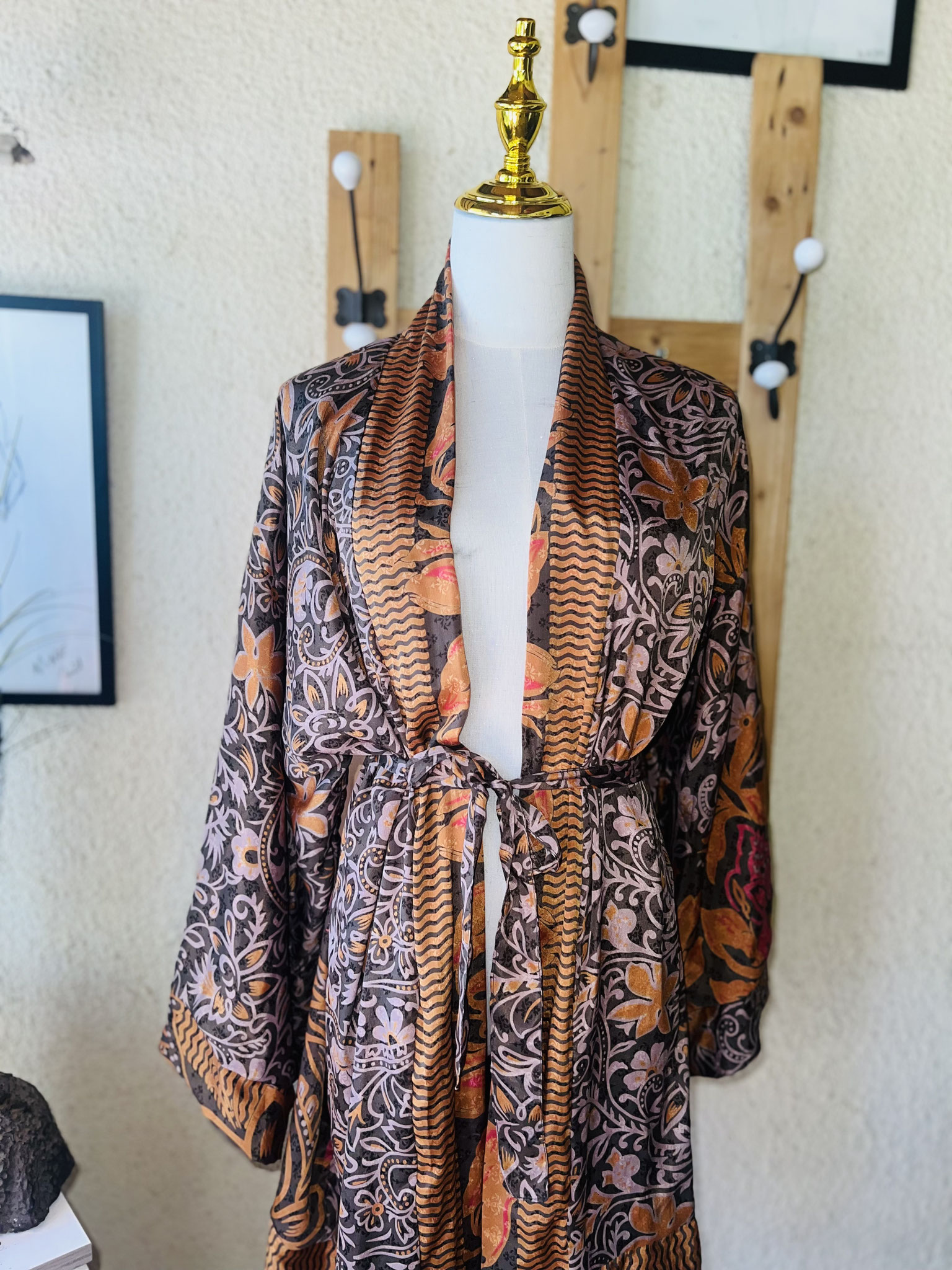Kimono artisanal mixte en soie recyclée – tons orange profond et vert