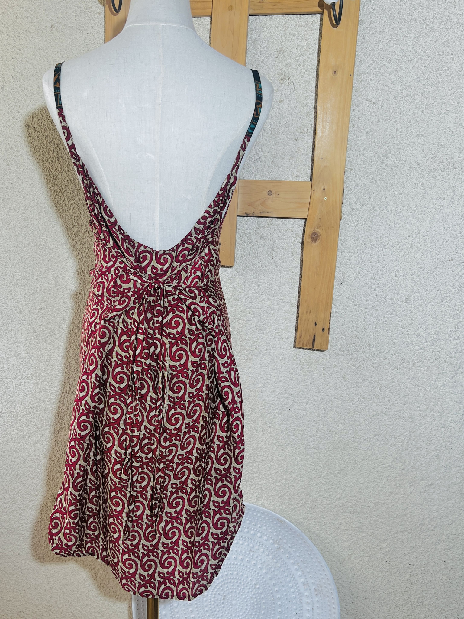 Robe courte en soie Sari recyclé beige – Face avec liens noués à l’avant pour un effet chic