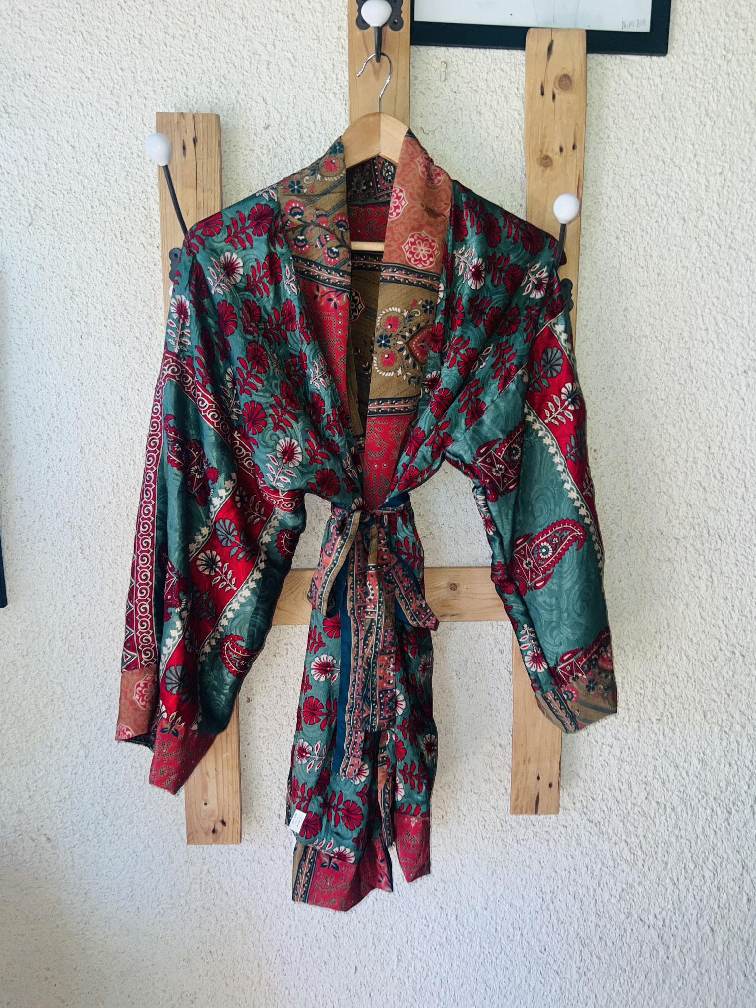 Kimono court en soie recyclée - sur cintre