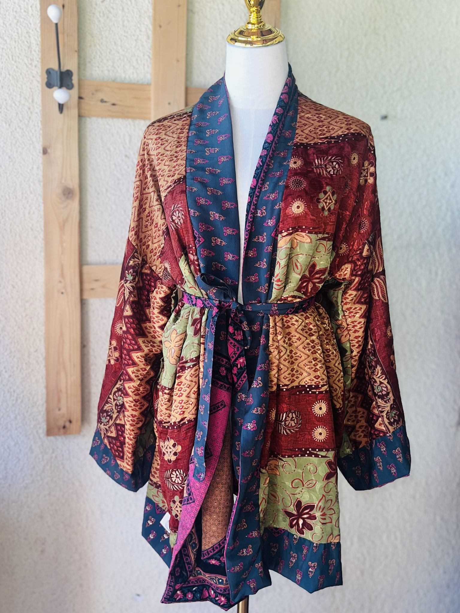  Kimono unisexe artisanal – Orangé et vert anis, parfait pour un look décontracté