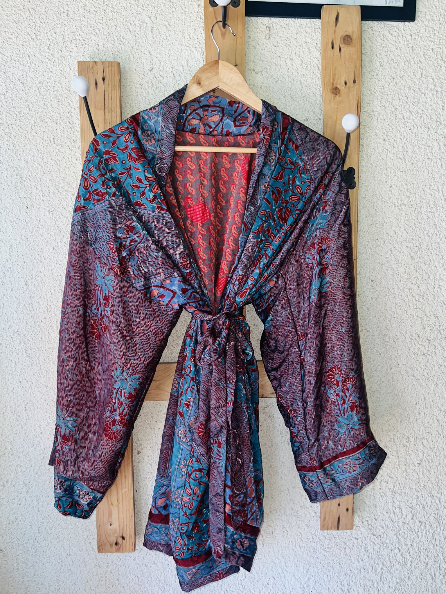 Kimono réversible artisanal en soie et viscose, porté mixte