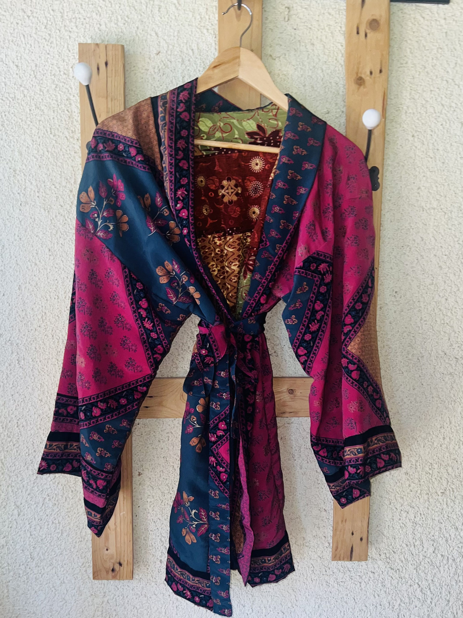 Kimono mixte artisanal – Bleu nuit et rose, style léger et fluide