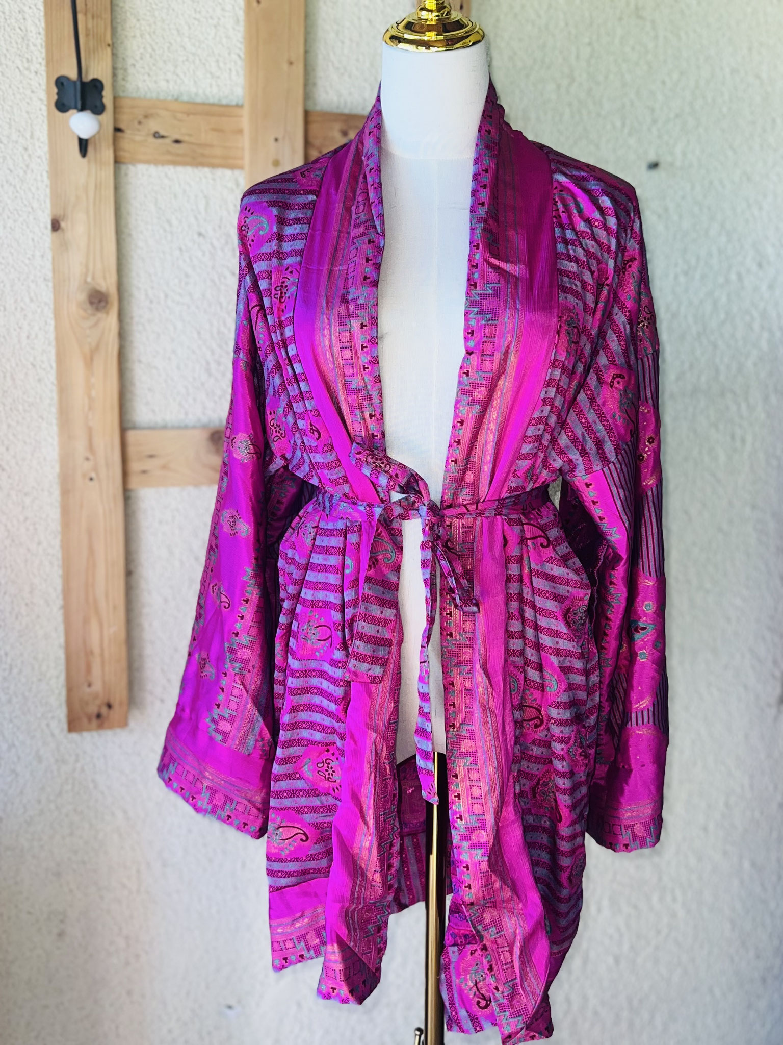 Kimono court réversible rose pour femme – Look élégant et décontracté