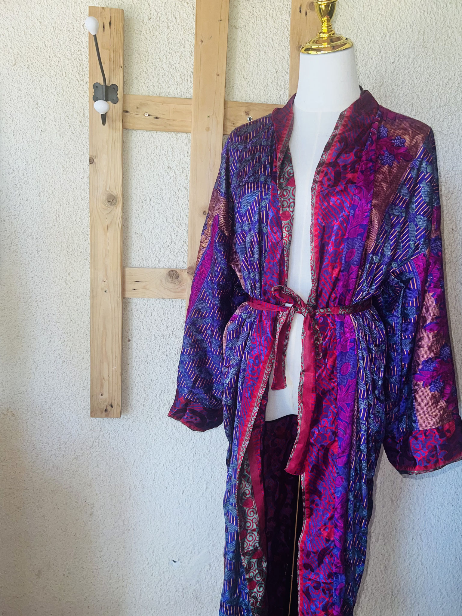 Kimono réversible rose pétillant & violet – motifs indiens raffinés