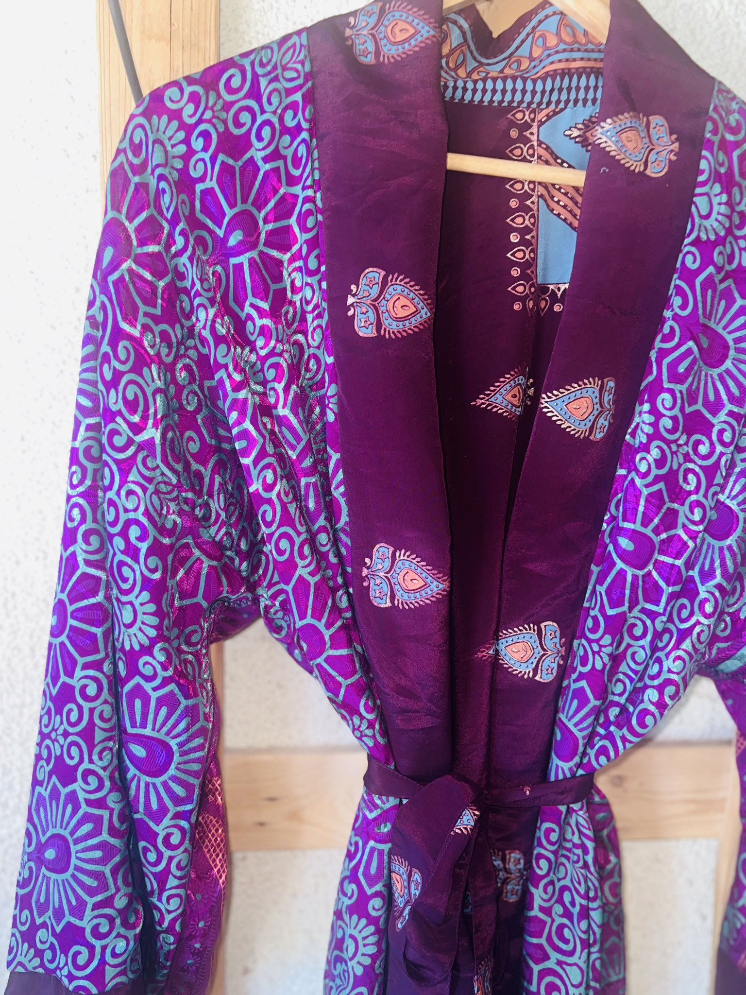 Kimono artisanal violet – modernité et tradition indienne