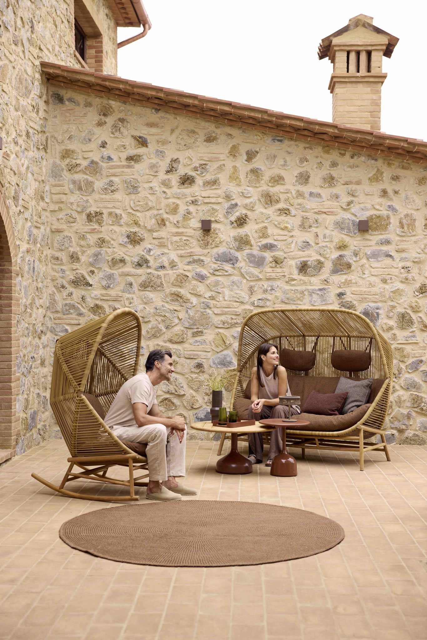 Neu Hive: Schaukelstuhl und 2er Sofa