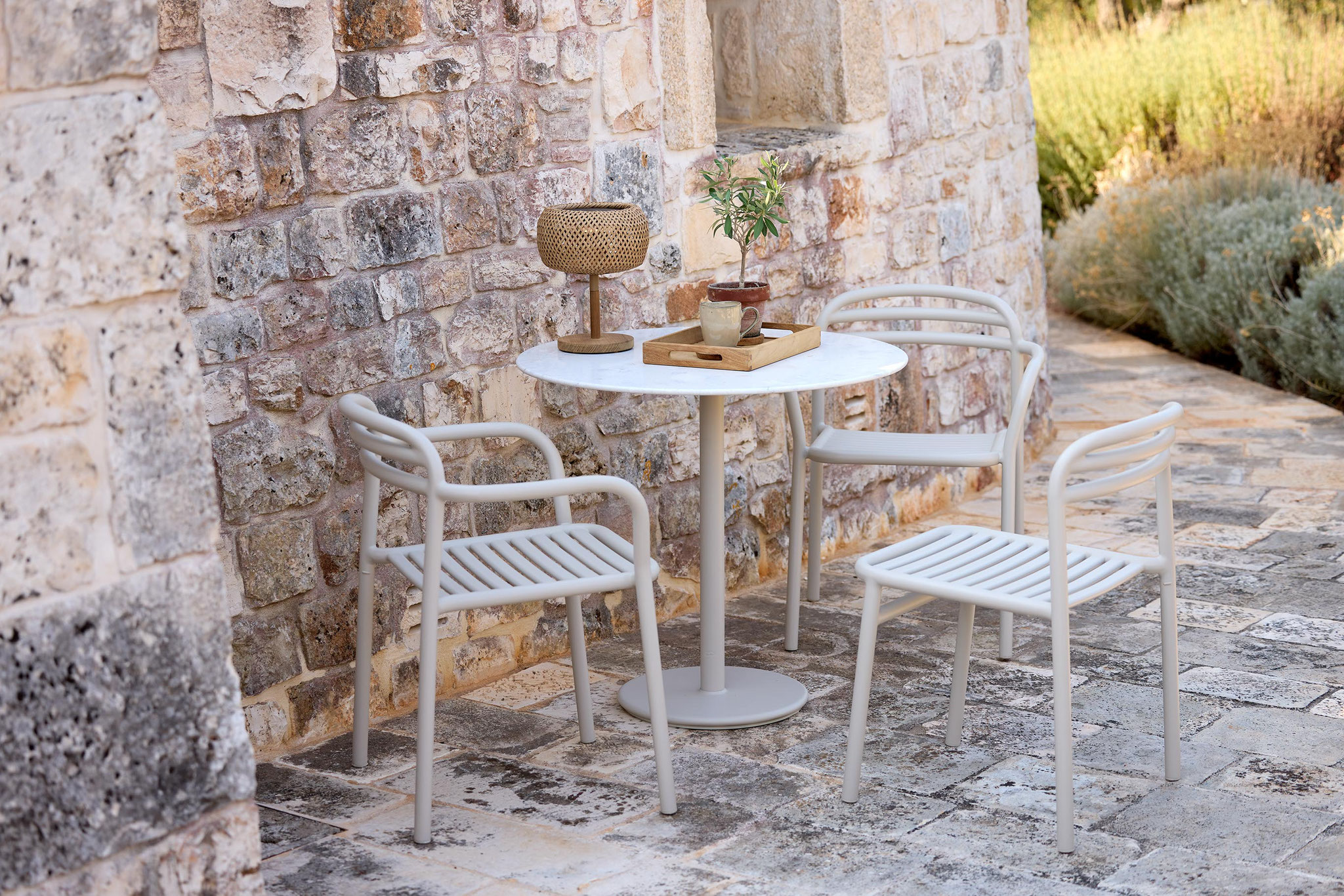Neu: Go Bistrotisch in den Trendfarben
