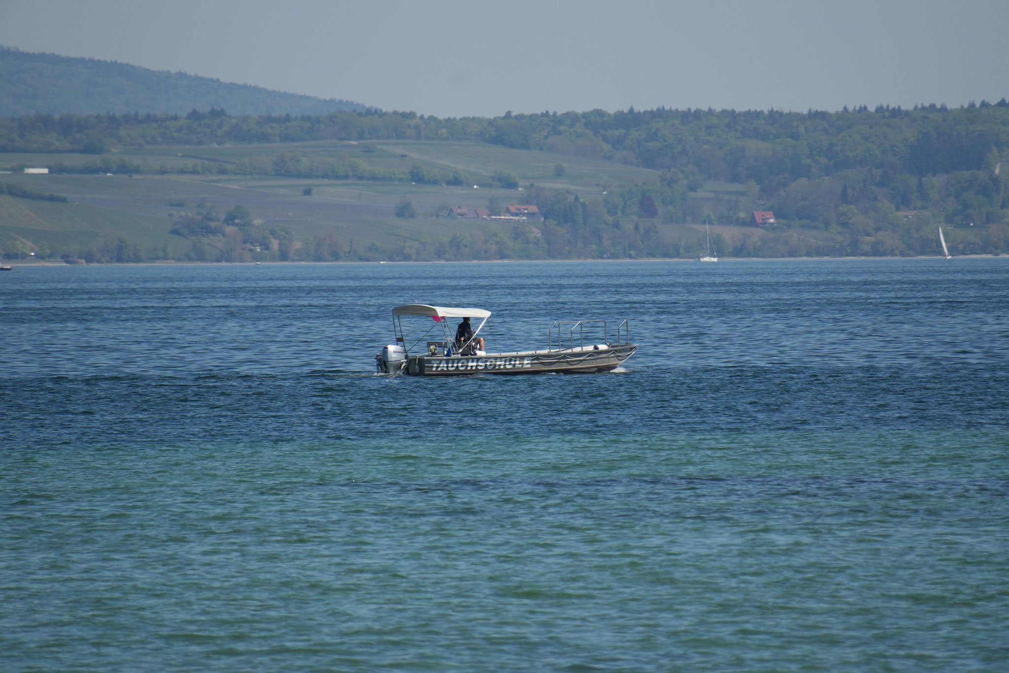 Eines der Boote für die Sicherheit der Wettkämpfer