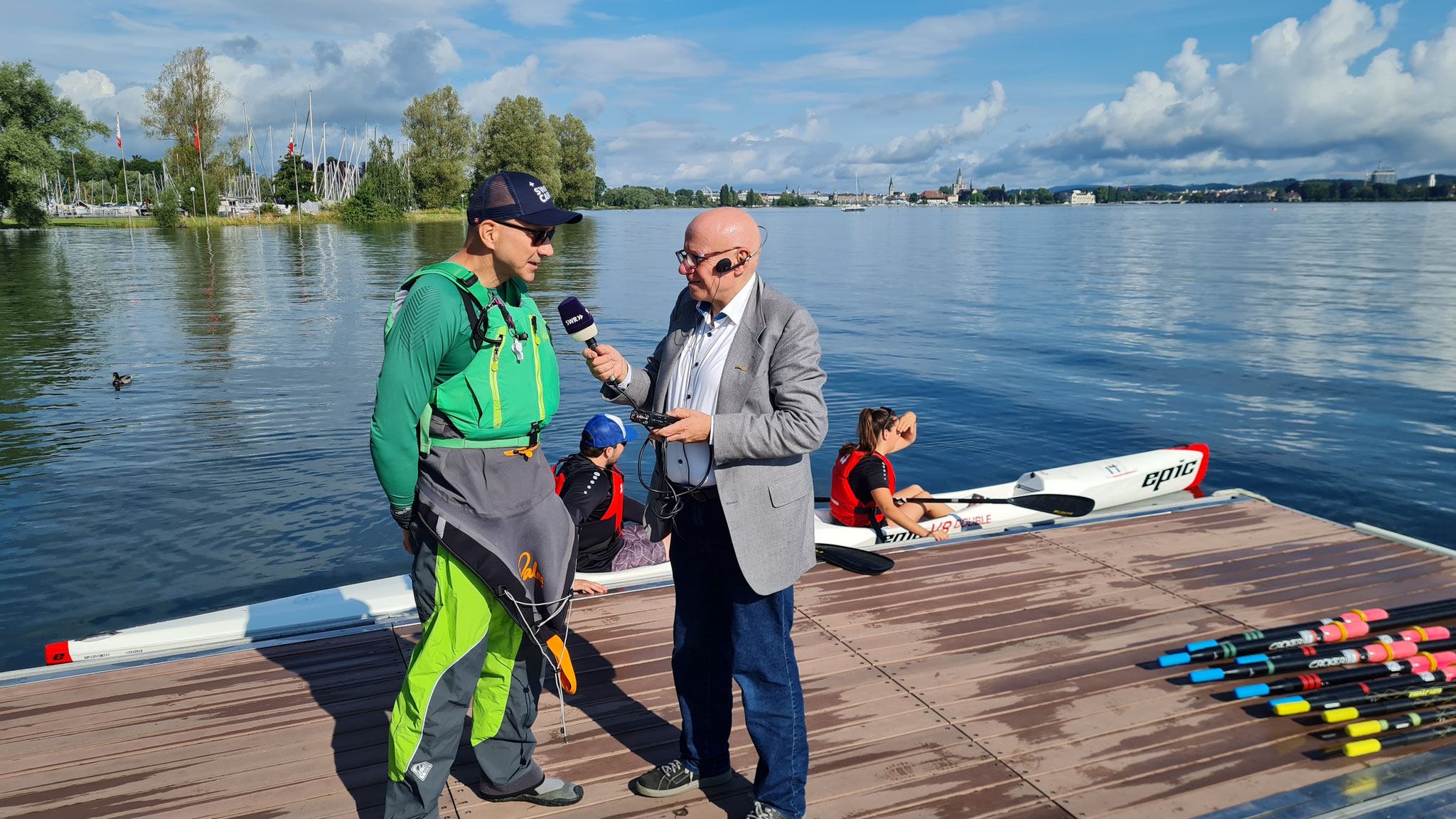 Thorsten Arp vor dem Start der Stafette in Kreuzlingen im Interview mit dem SWR-Reporter. 