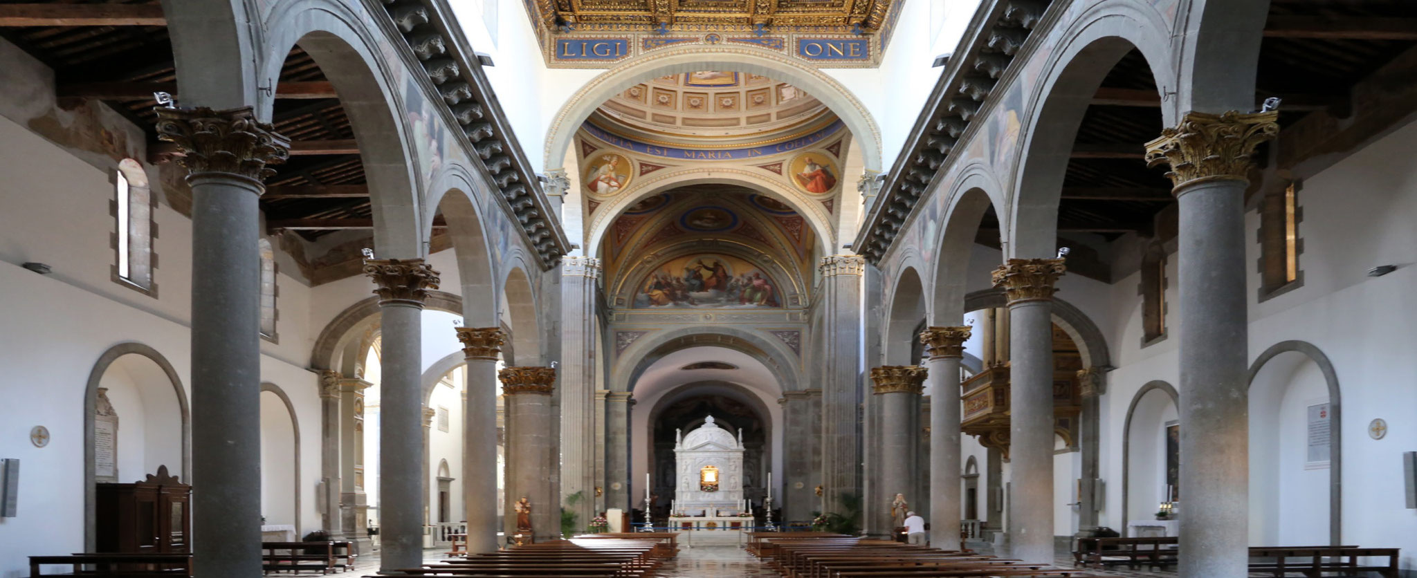 Chiesa Santa Maria della Quercia (interno) - 2 km - 5 minuti (in auto, 25 a piedi)