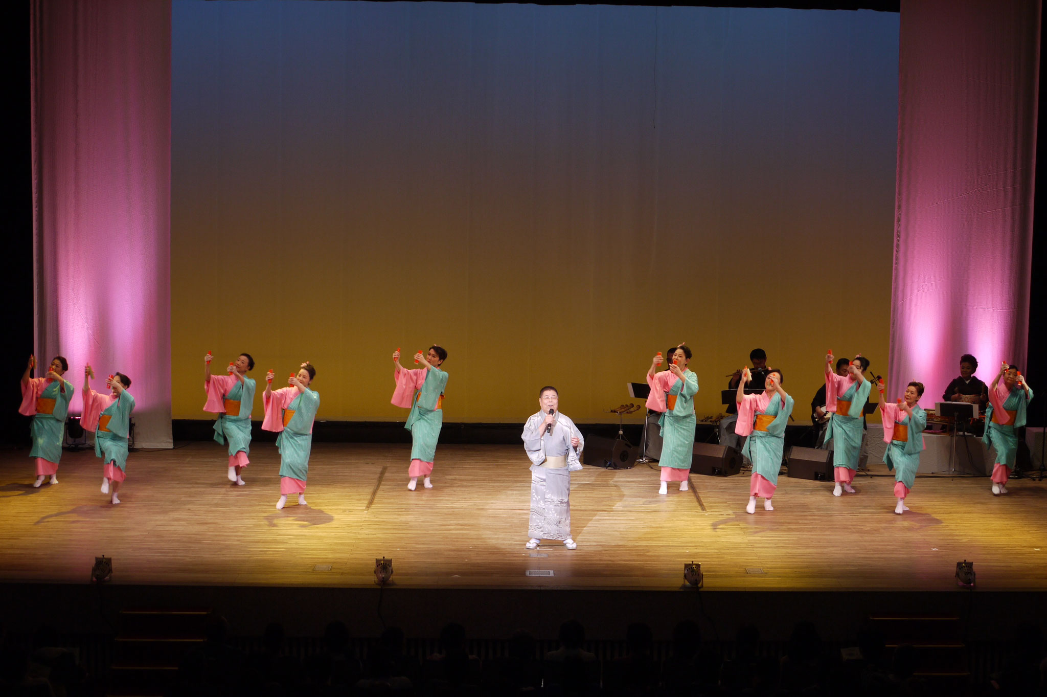 埼玉金舞グループによる「ヤッサカ踊り」