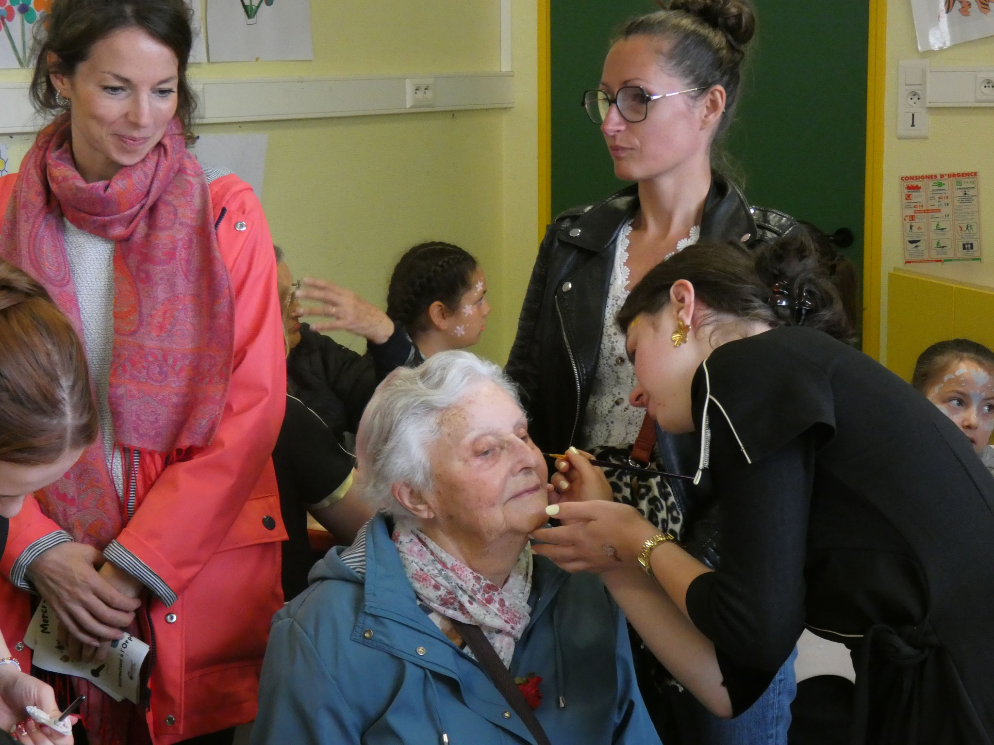 Séance maquillage avec les étudiants de Saint Gabriel