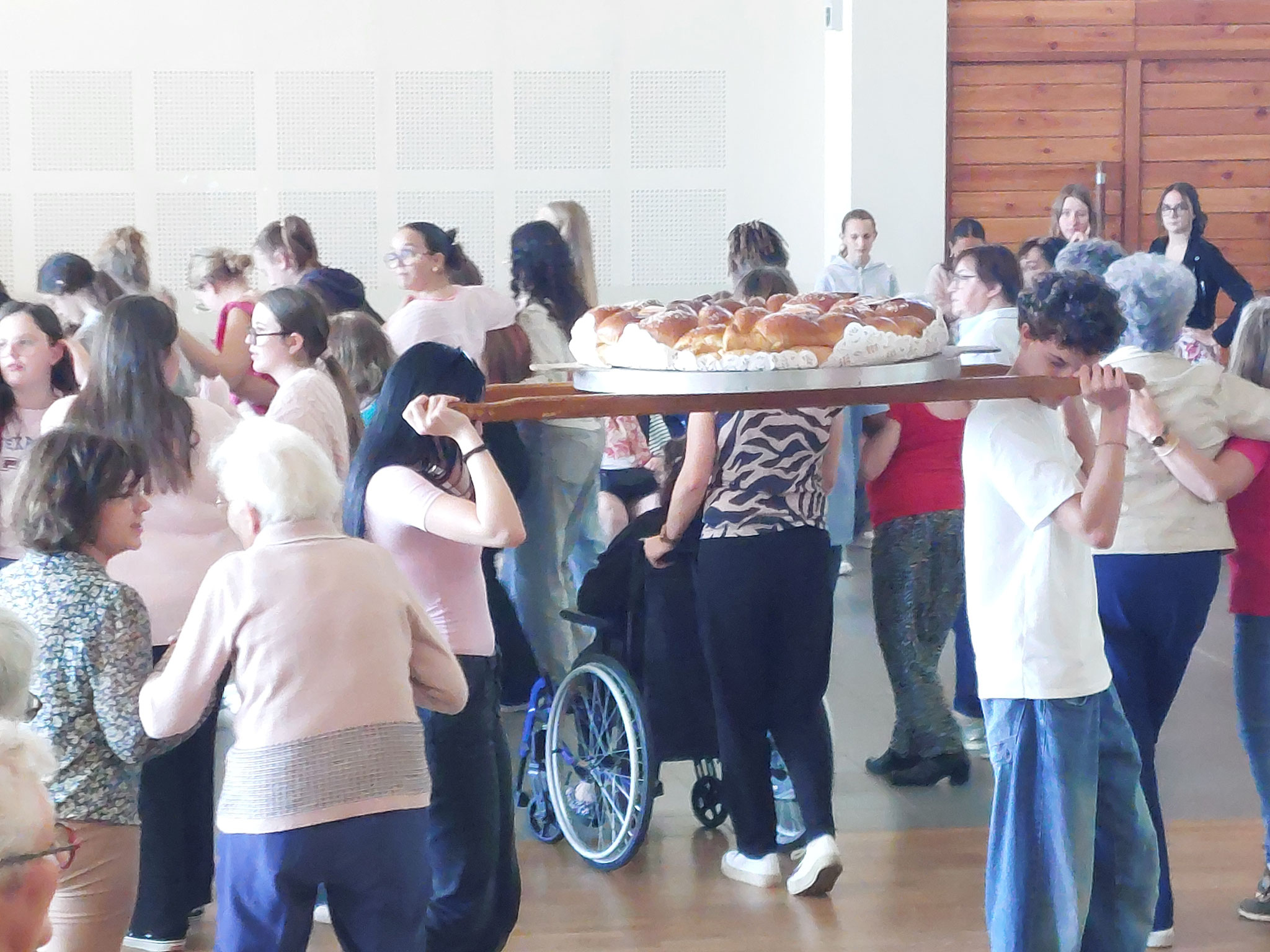 Goûter partagé entre les participants de tous âges !