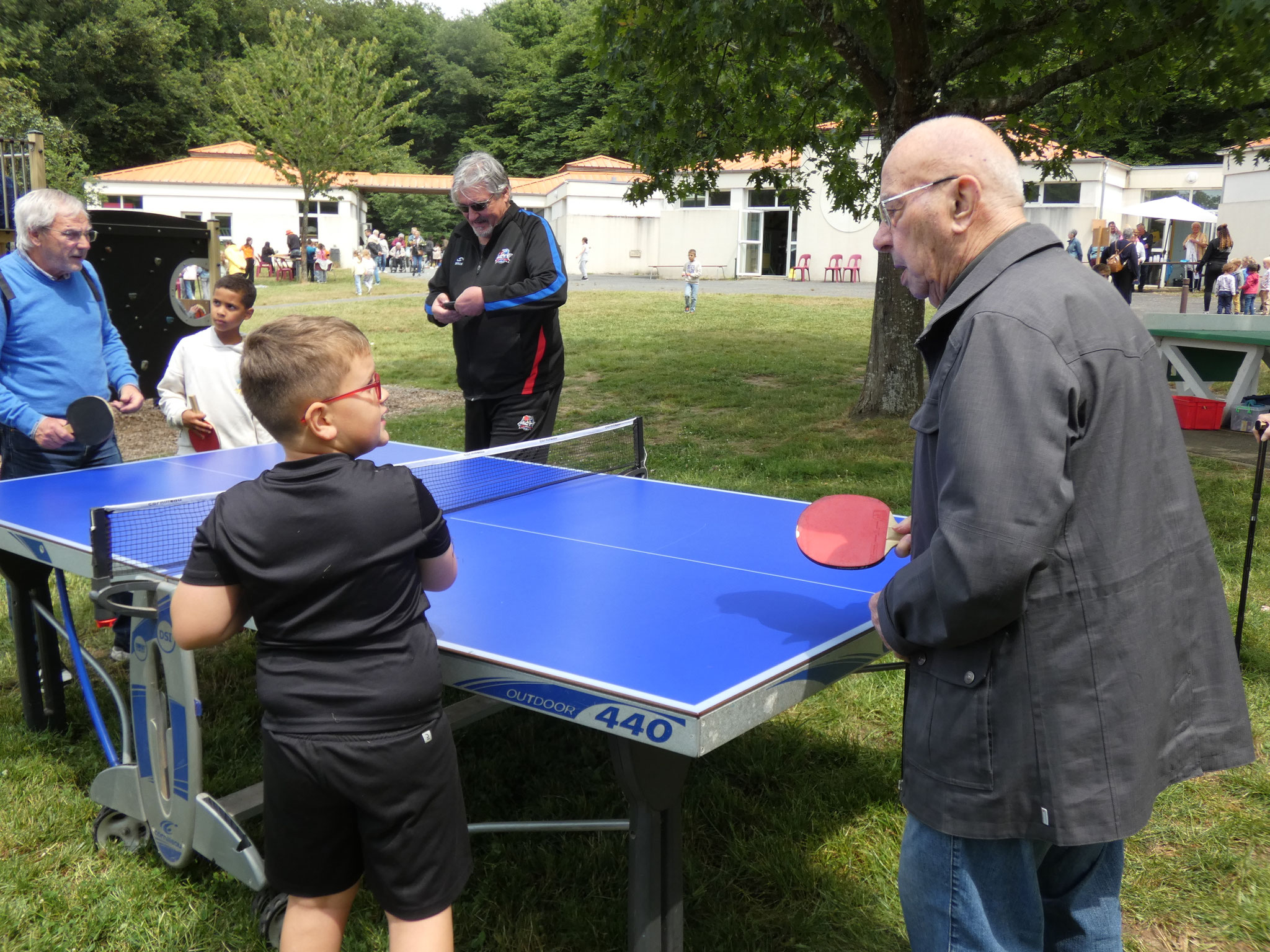 Séance ping pong avec les juniors