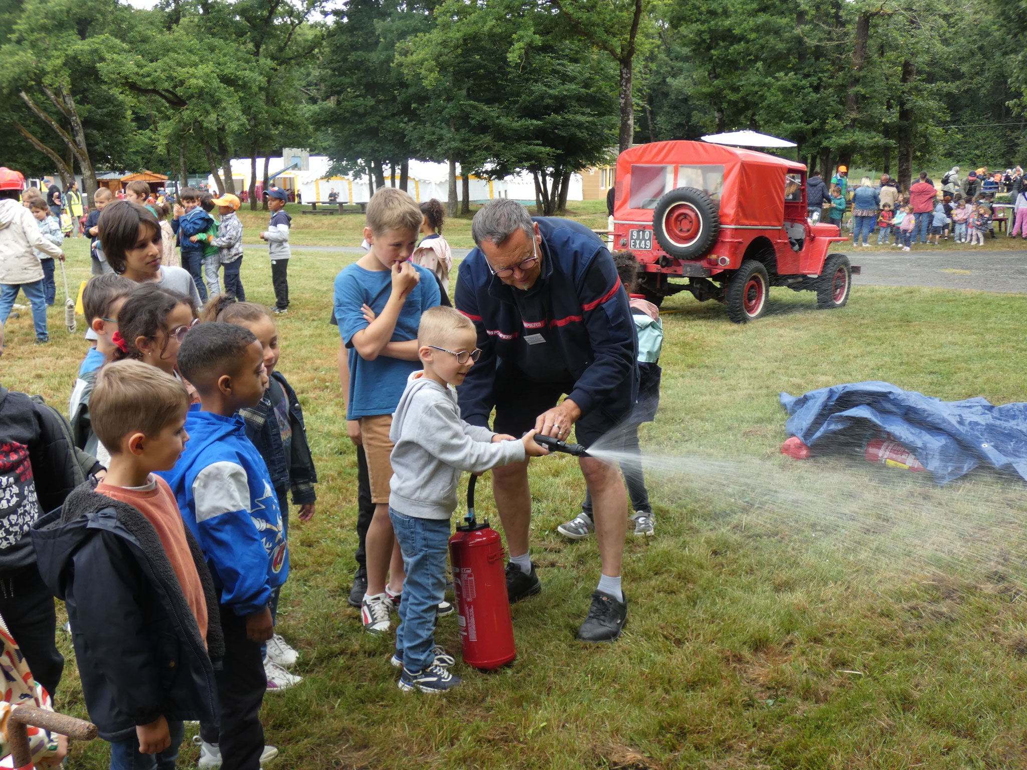 Extinction d'un feu avec les Pompiers !!