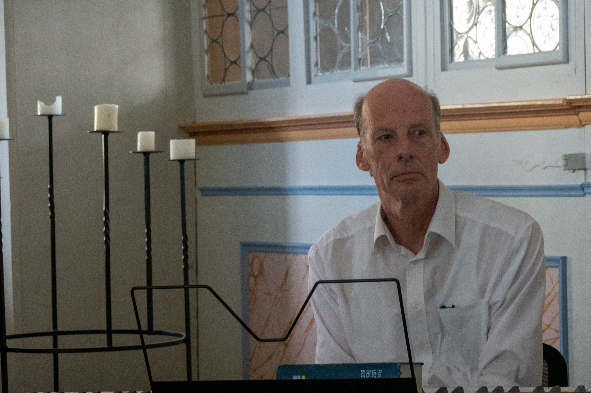 Dr. Dubslaff am Klavier
