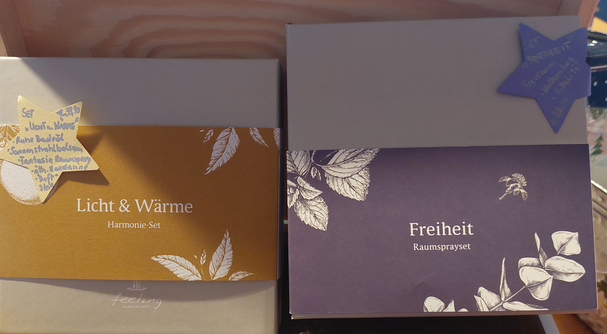 Licht und Wärme  € 39,90 inkl. (Ruhebadeöl, Sonnenstrahlbalsam, Fantasia Raumspray, äth. Mandarine, Duftstein Blume) und Freiheit € 28,80 inkl. (Raumspray: Freiraum, Wolkenlos, Vitalität) auch einzeln erhältlich