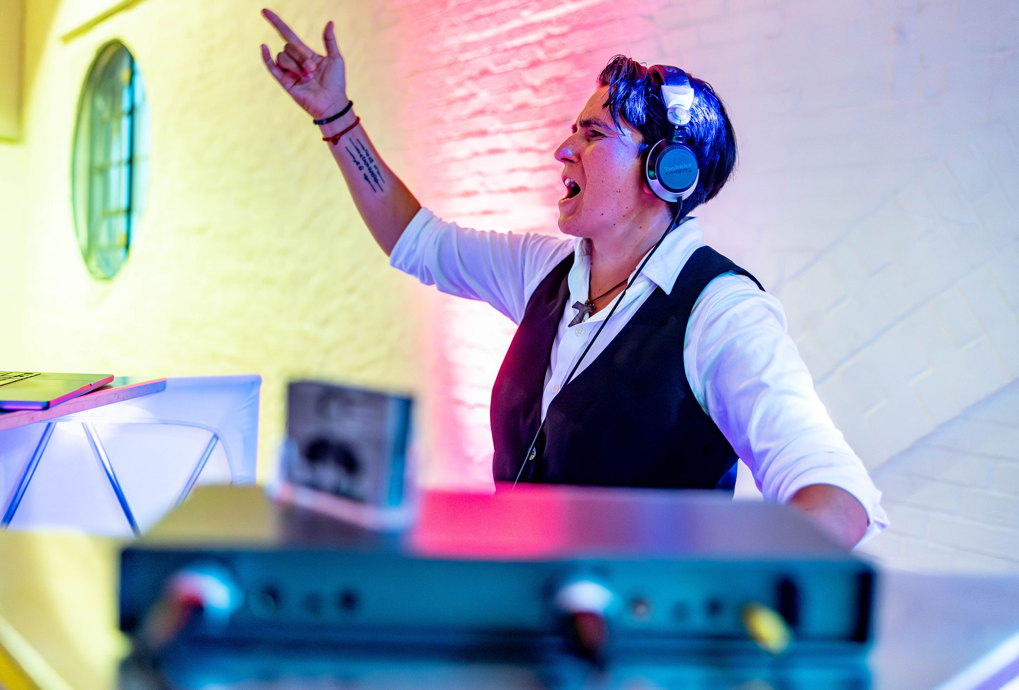 Dj-denise-hamburg-wedding-Hochzeits-dj-weiblich-pic Axel Hemke