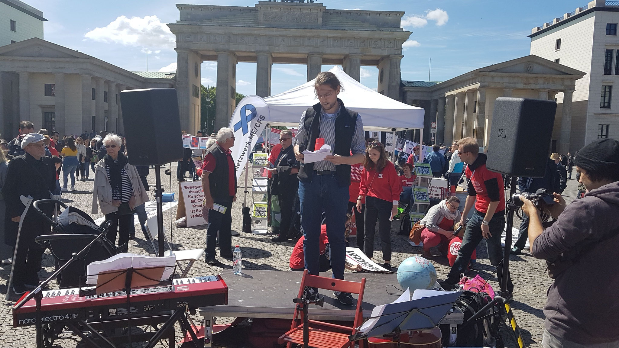 Politische Rede: Marcel überbringt Grußworte von Maria Klein-Schmeink, Bündnis 90/ Die Grüne 