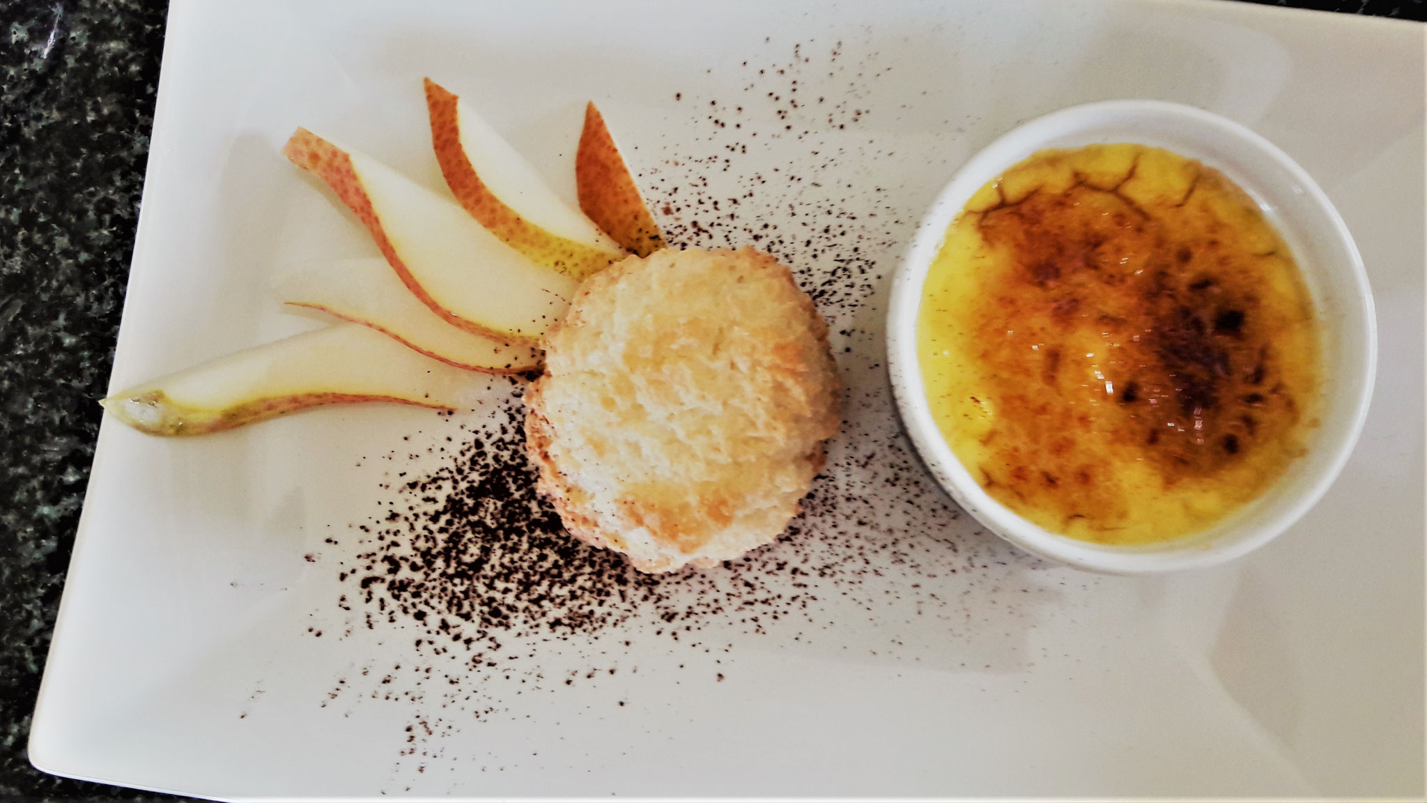 Crème Brülée mit Kokosmakkaröndli