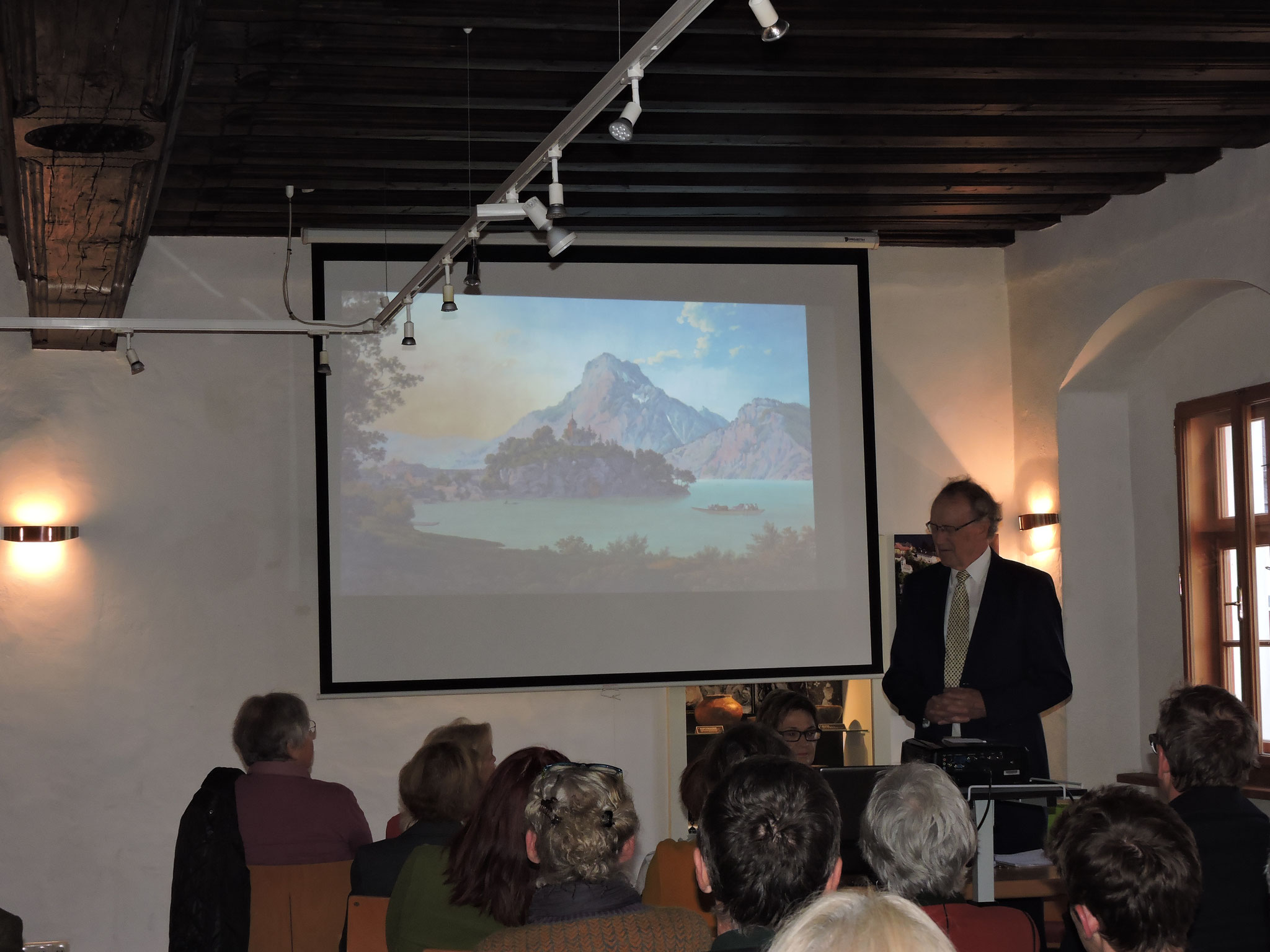 Mag. Heinz Schießer spricht über die Bedeutung des Klosters ©B. Bichler