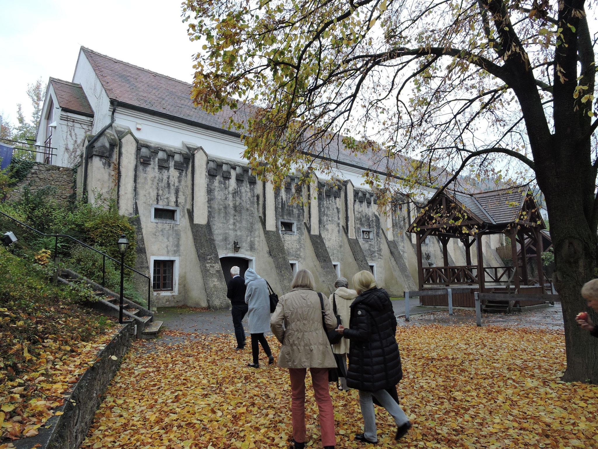 Das Urgeschichtemuseum in Nussdorf ist auf dem historischen Schlosskeller aufgebaut ©B. Bichler