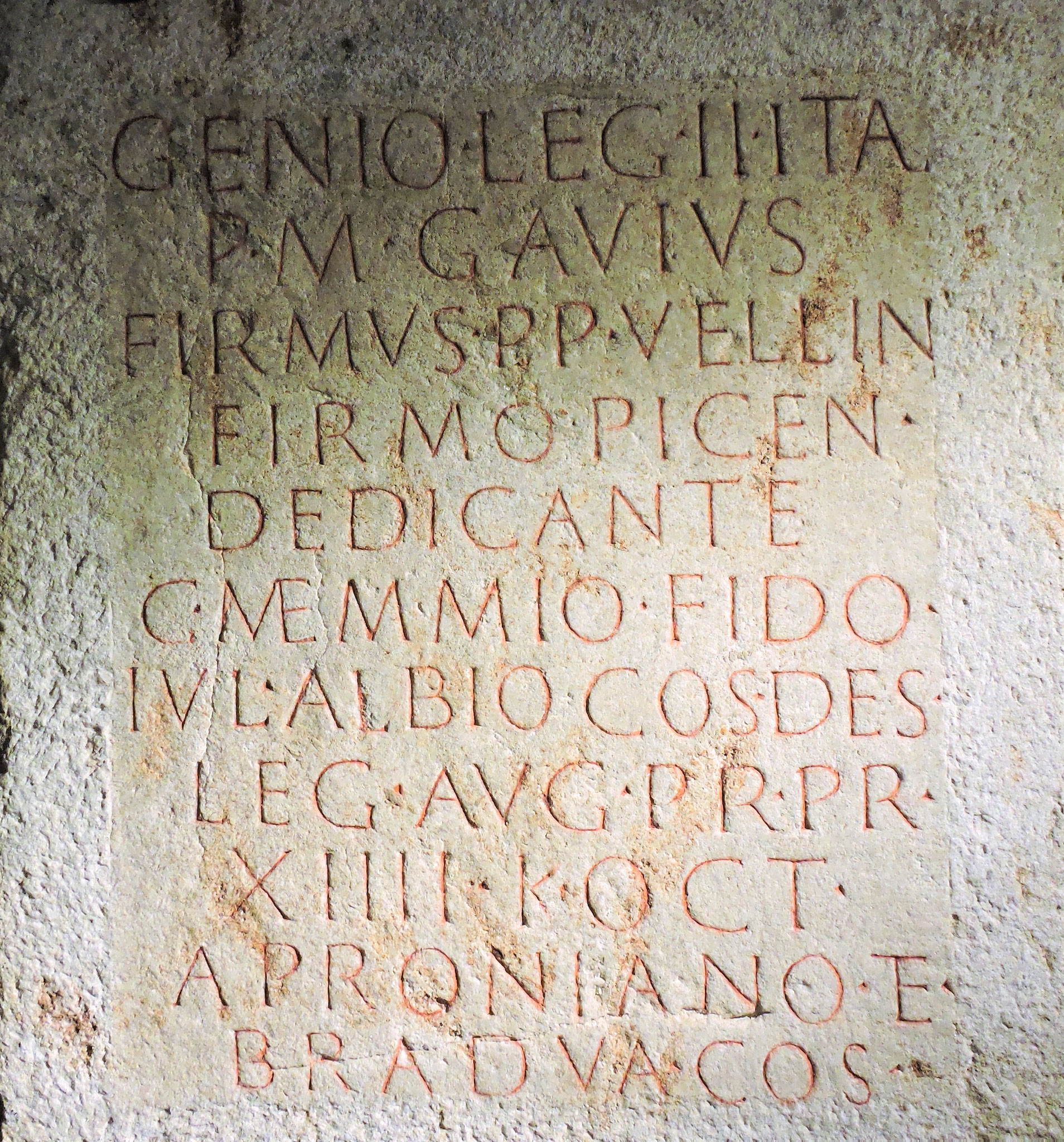 Weiheinschrift an den Genius der legio II. Italica ©B. Bichler