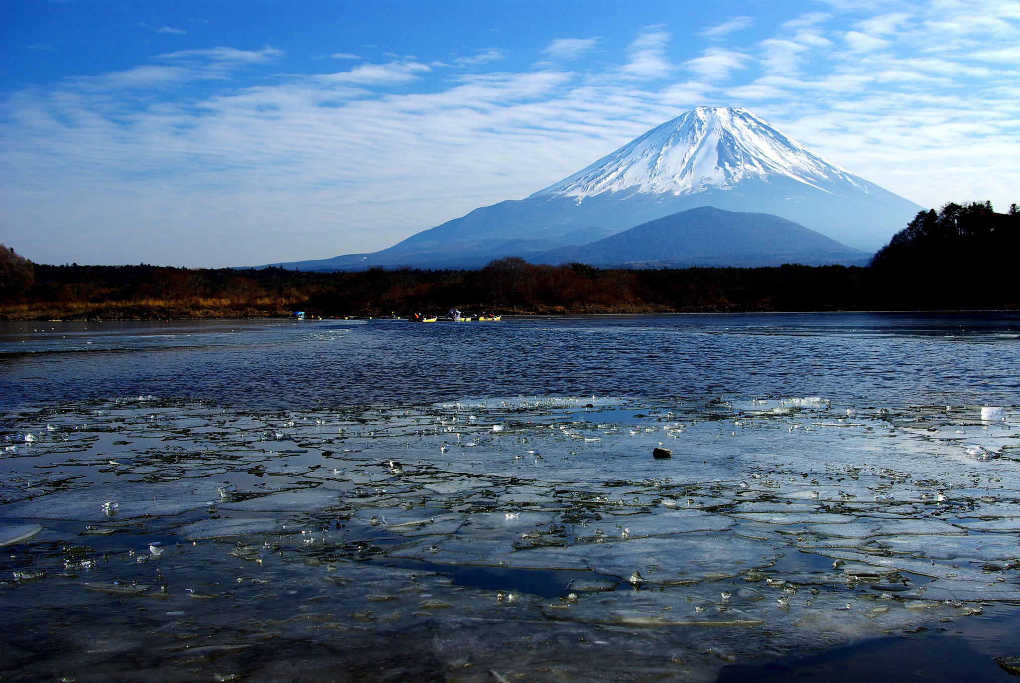 冬の精進湖