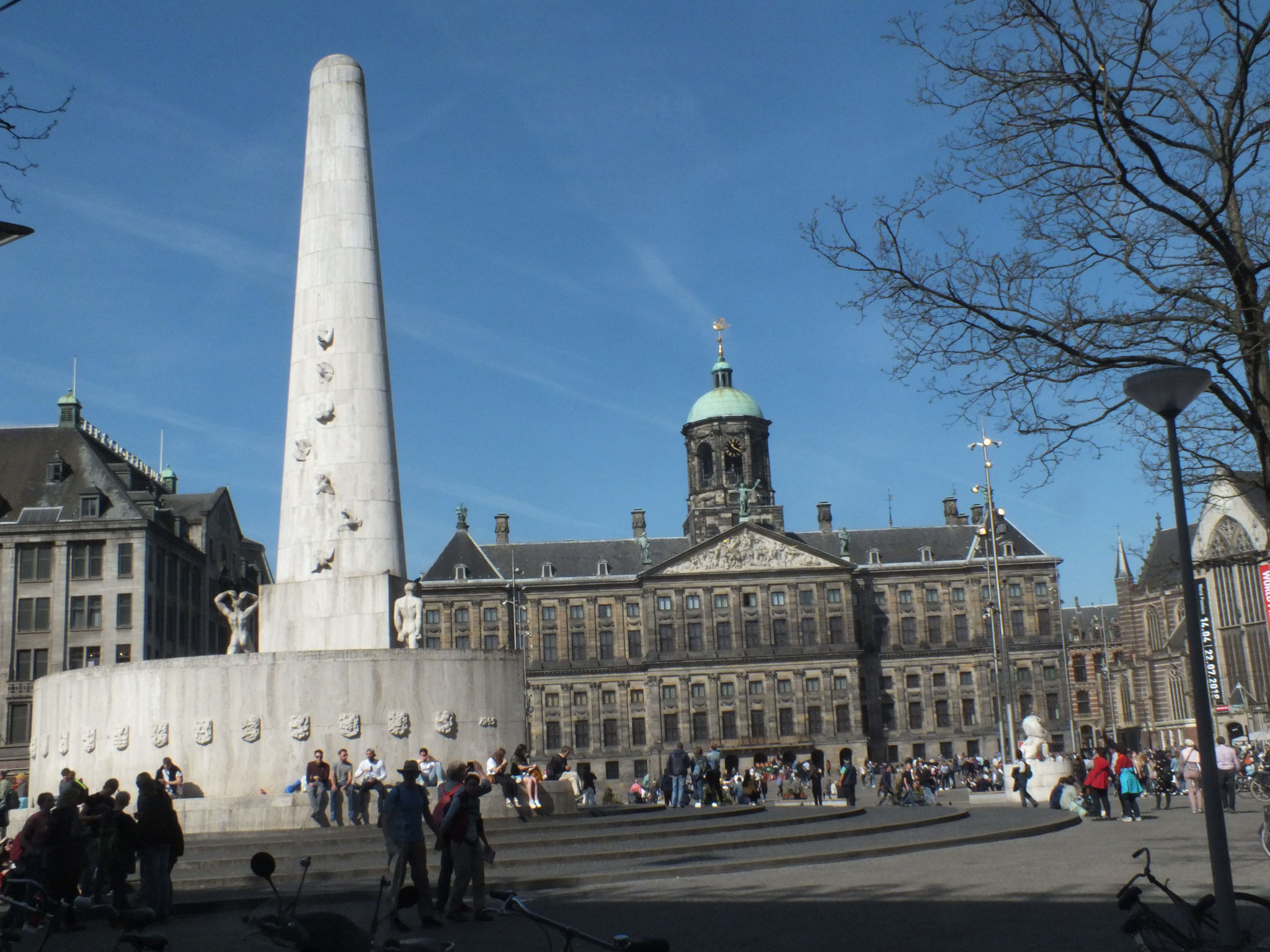 Dam, im Hintergrund das Schloss