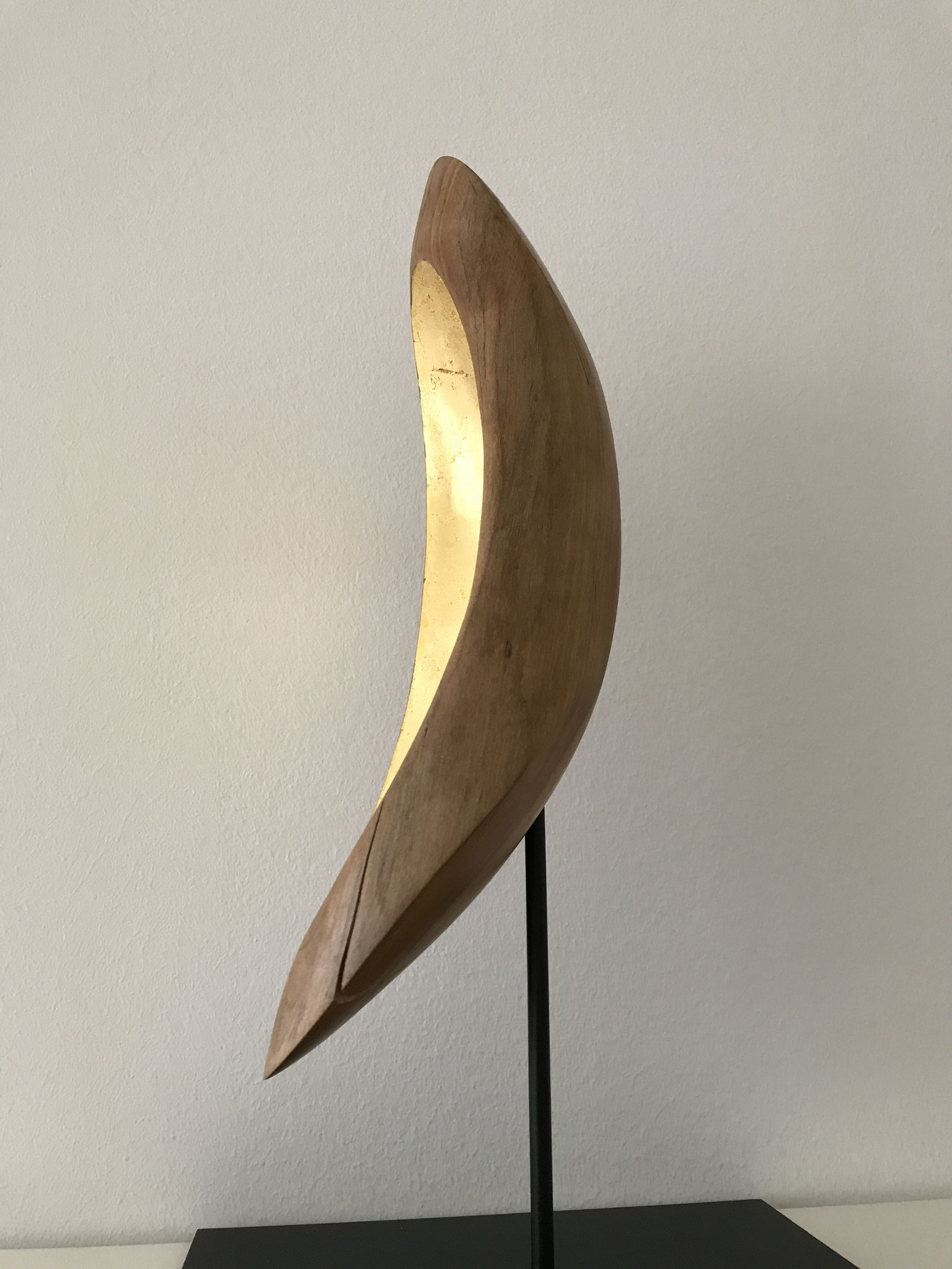 GoldQuelle: Skulptur aus Kirschholz, Skulptur Holz, z.T. 24 K vergoldet