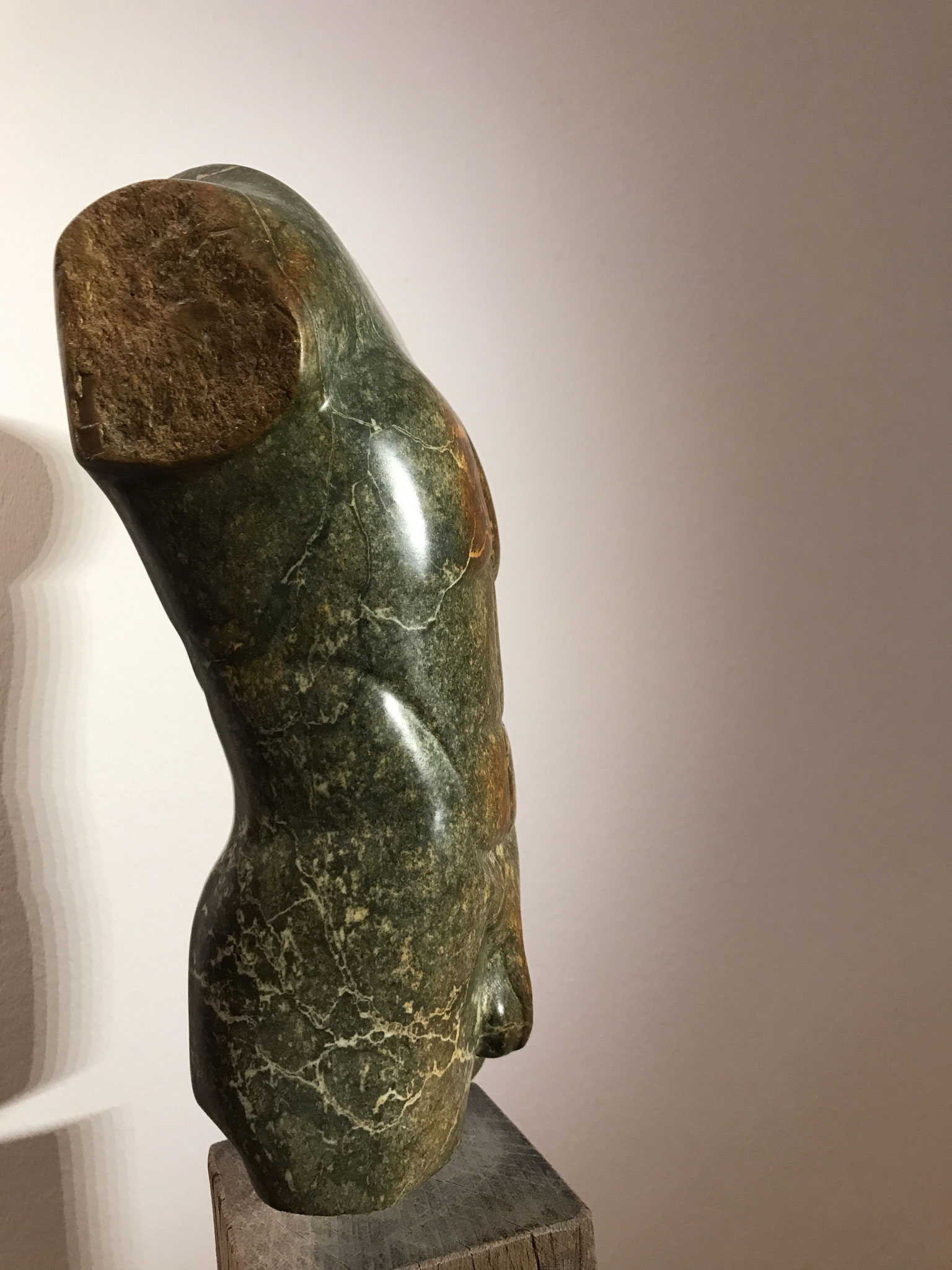 Adonis: Skulptur / Torso aus Serpentin Stein, Skulpturen aus stein