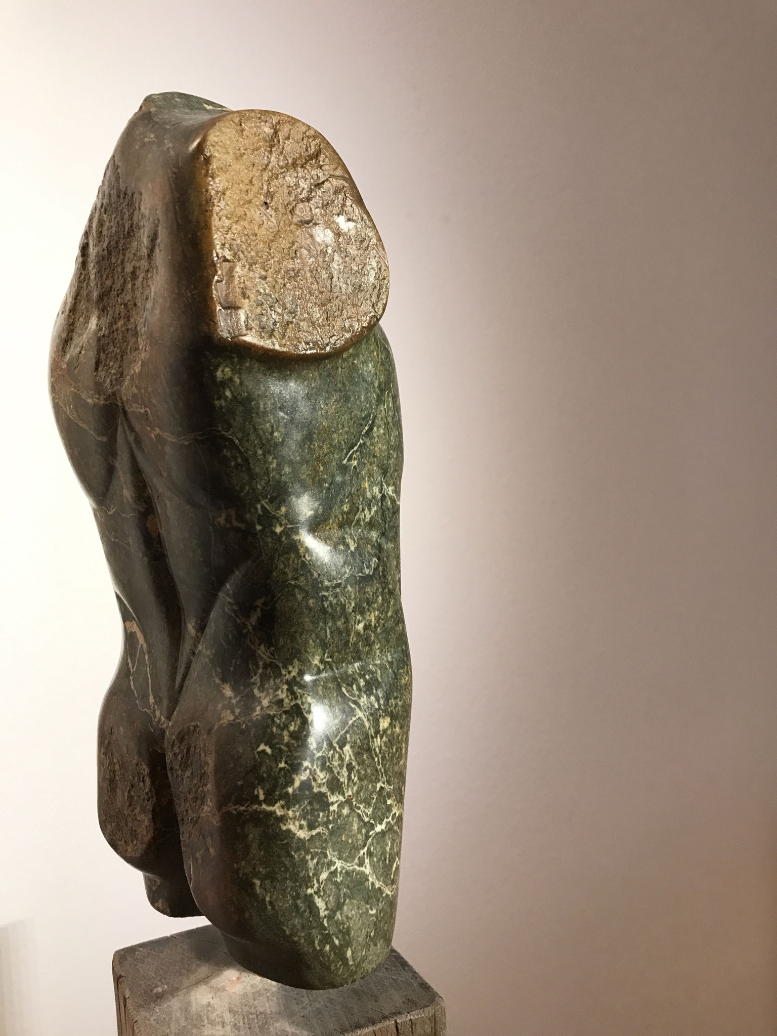 Adonis: Skulptur / Torso aus Serpentin Stein, Skulpturen aus stein