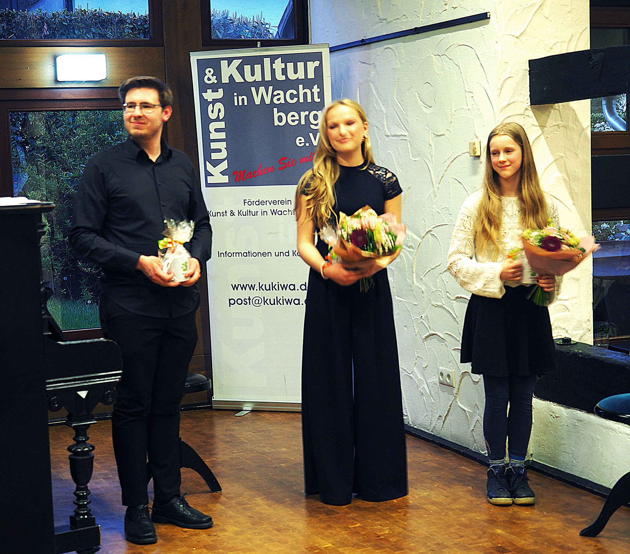 Die Sängerinnen Louisa Böttcher (r.) und Valérie Ironside begeisterten das Publkim. Sie wurden am Klavier von Christian Brandenburger begleitet.