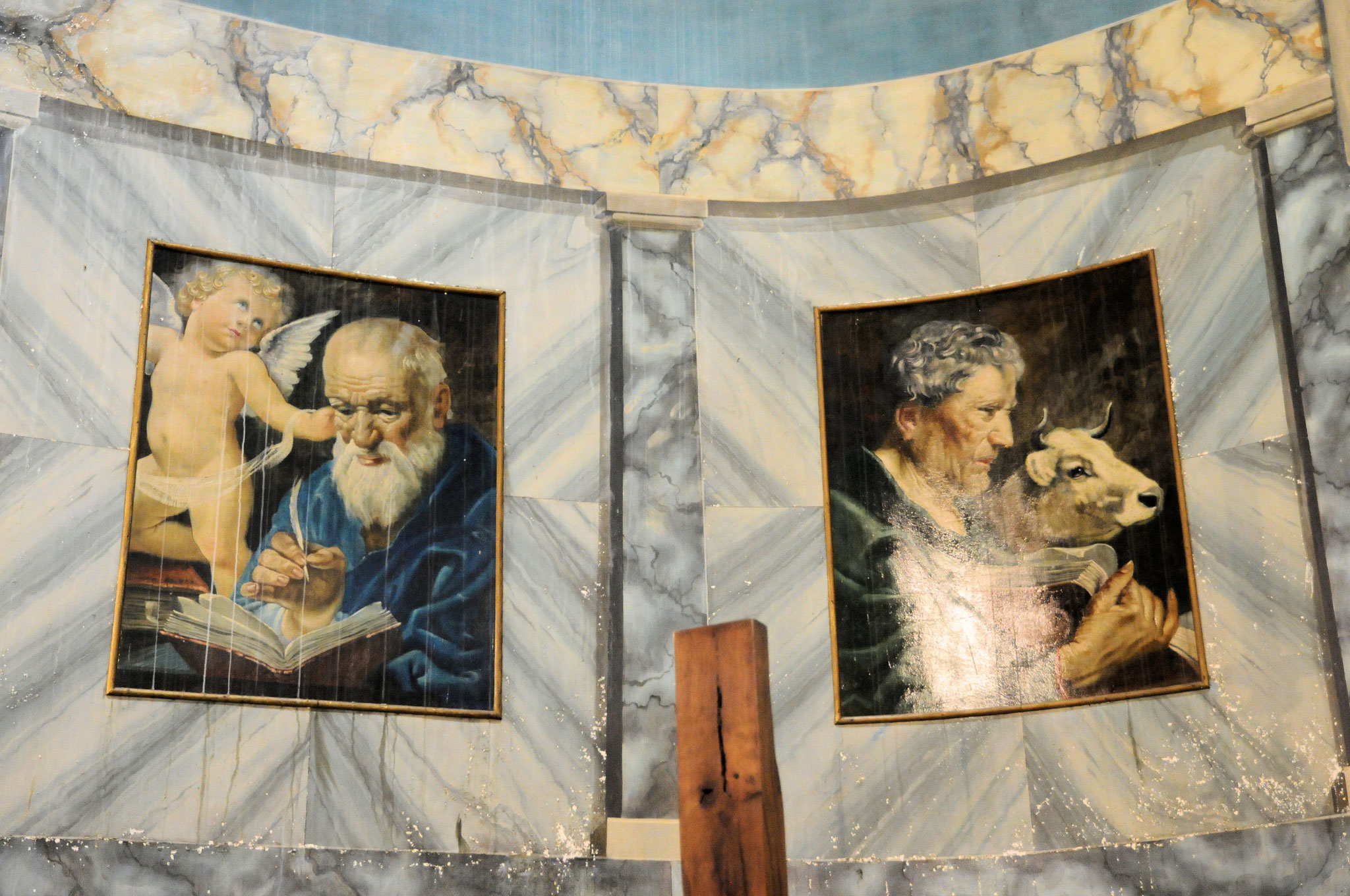 L'église Sainte Marie-Madeleine de Duras : détail des peintures des évangélistes