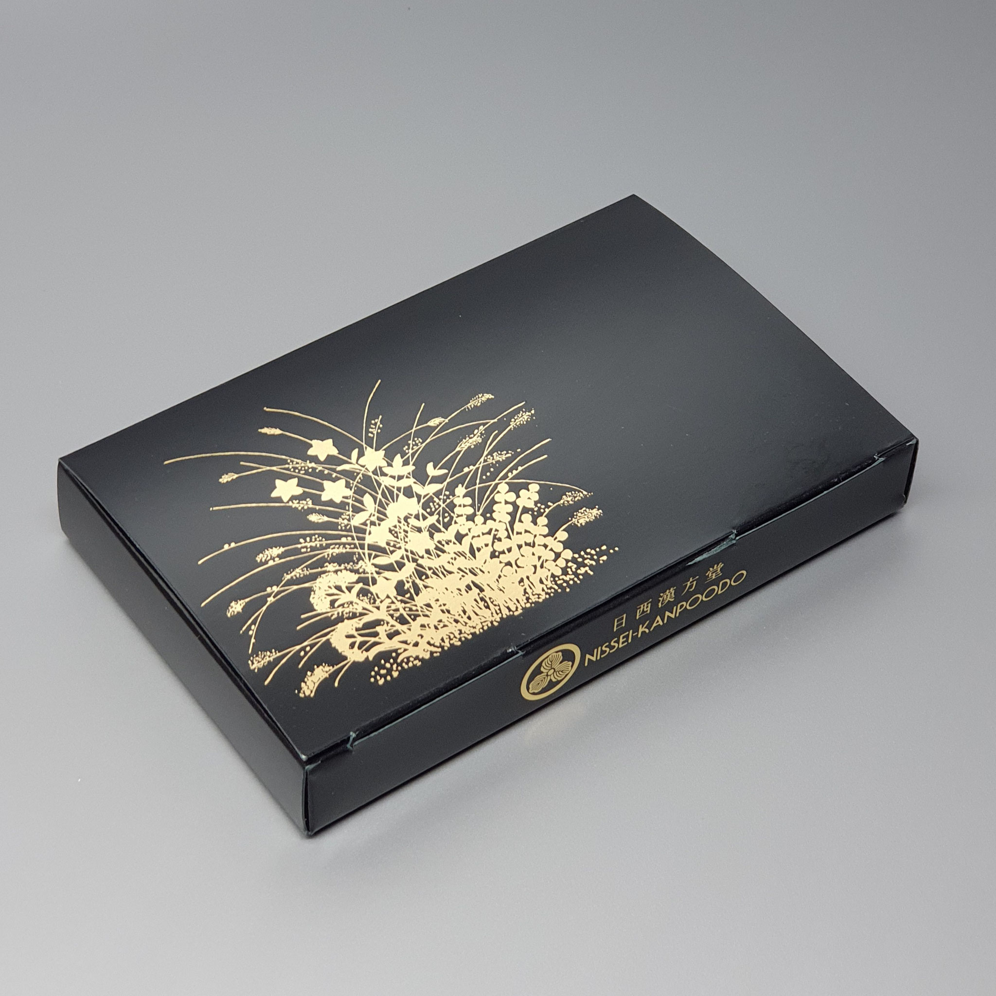 REF: 0414-TX000-03 // Packaging en cartoncillo de color negro brillante con stamping