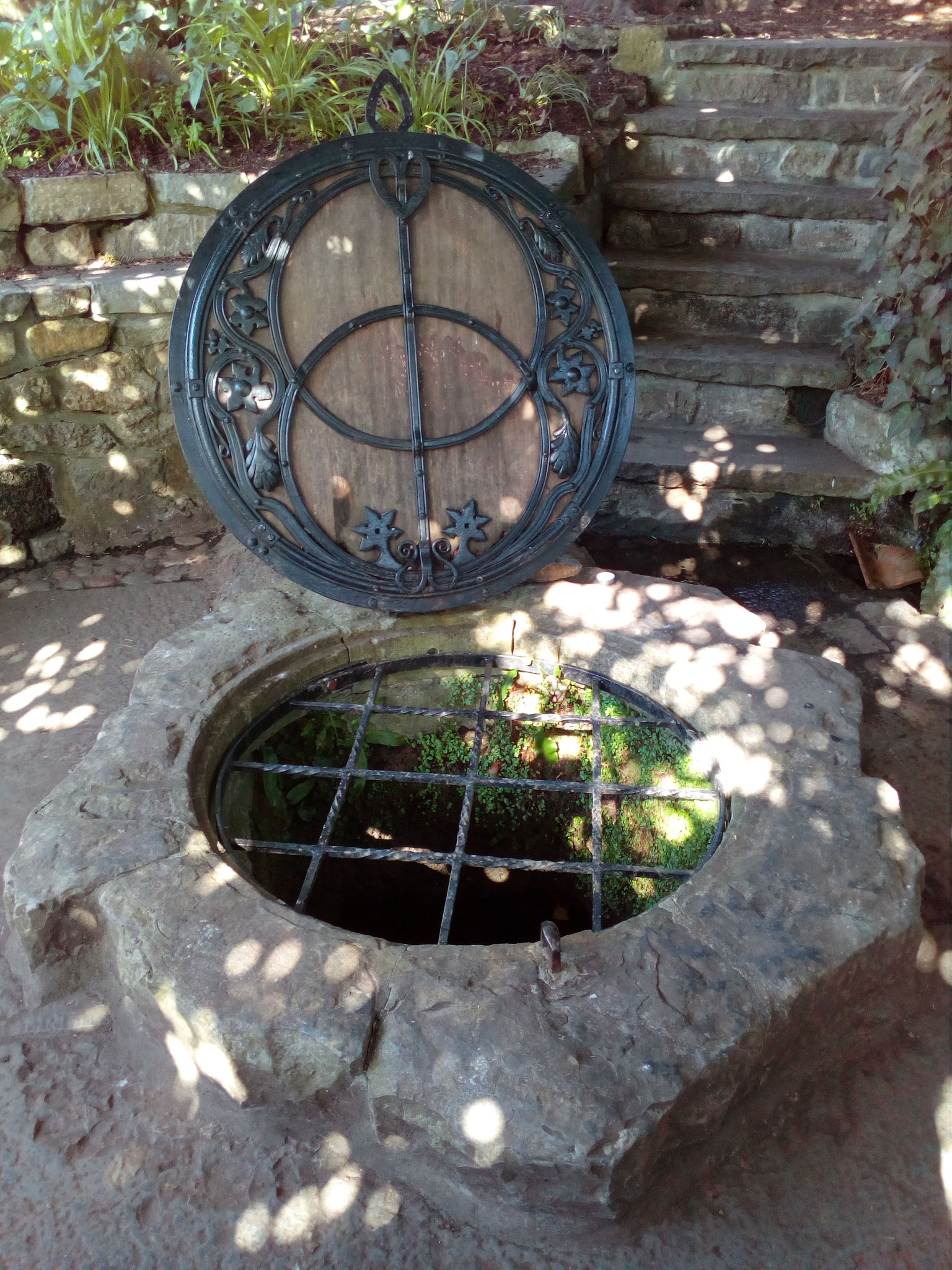 The Well Head mit dem Vesica Piscis Symbol