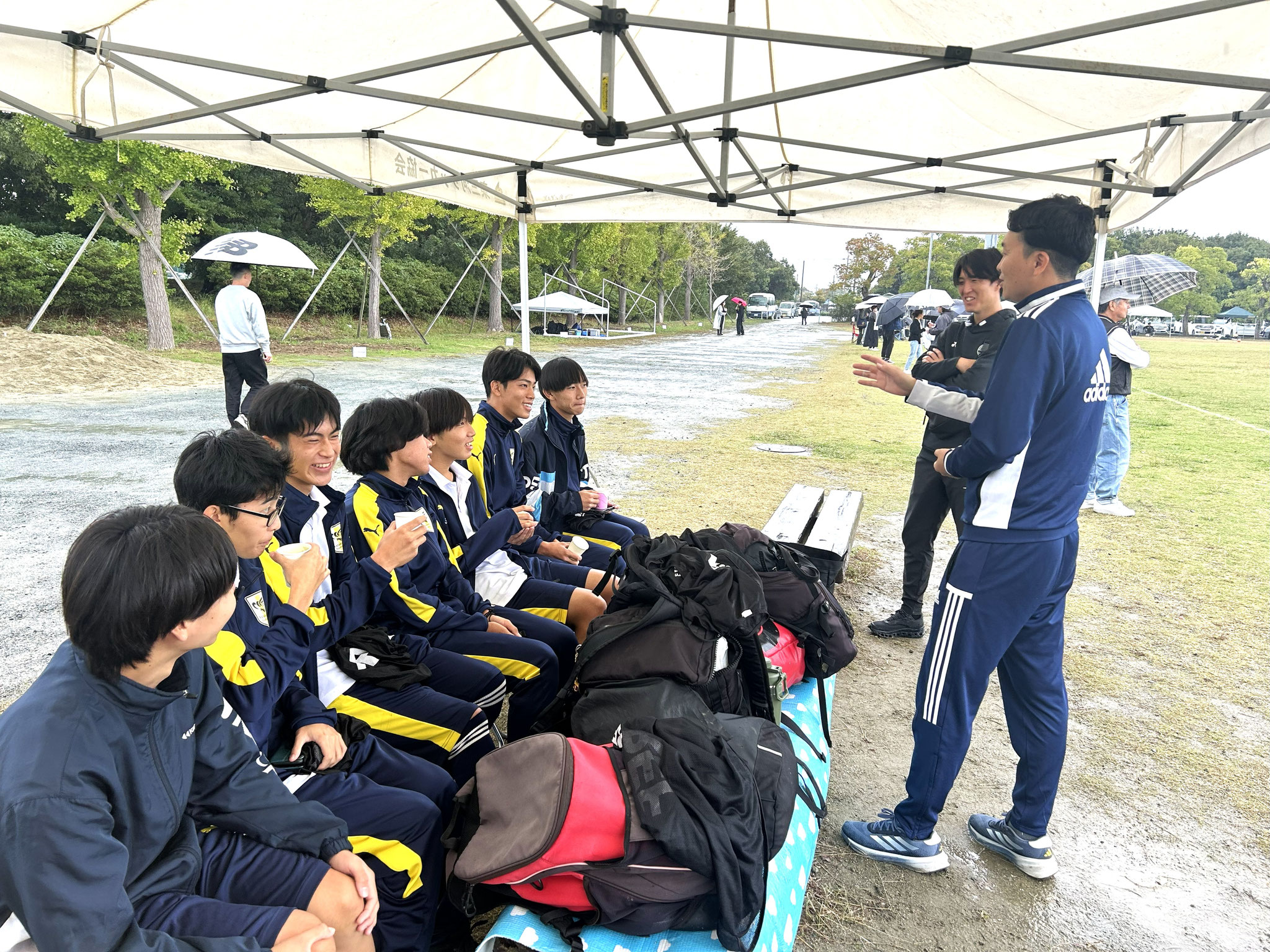 ユース審判は地元の豊丘高校のサッカー部の選手達が務めてくれました