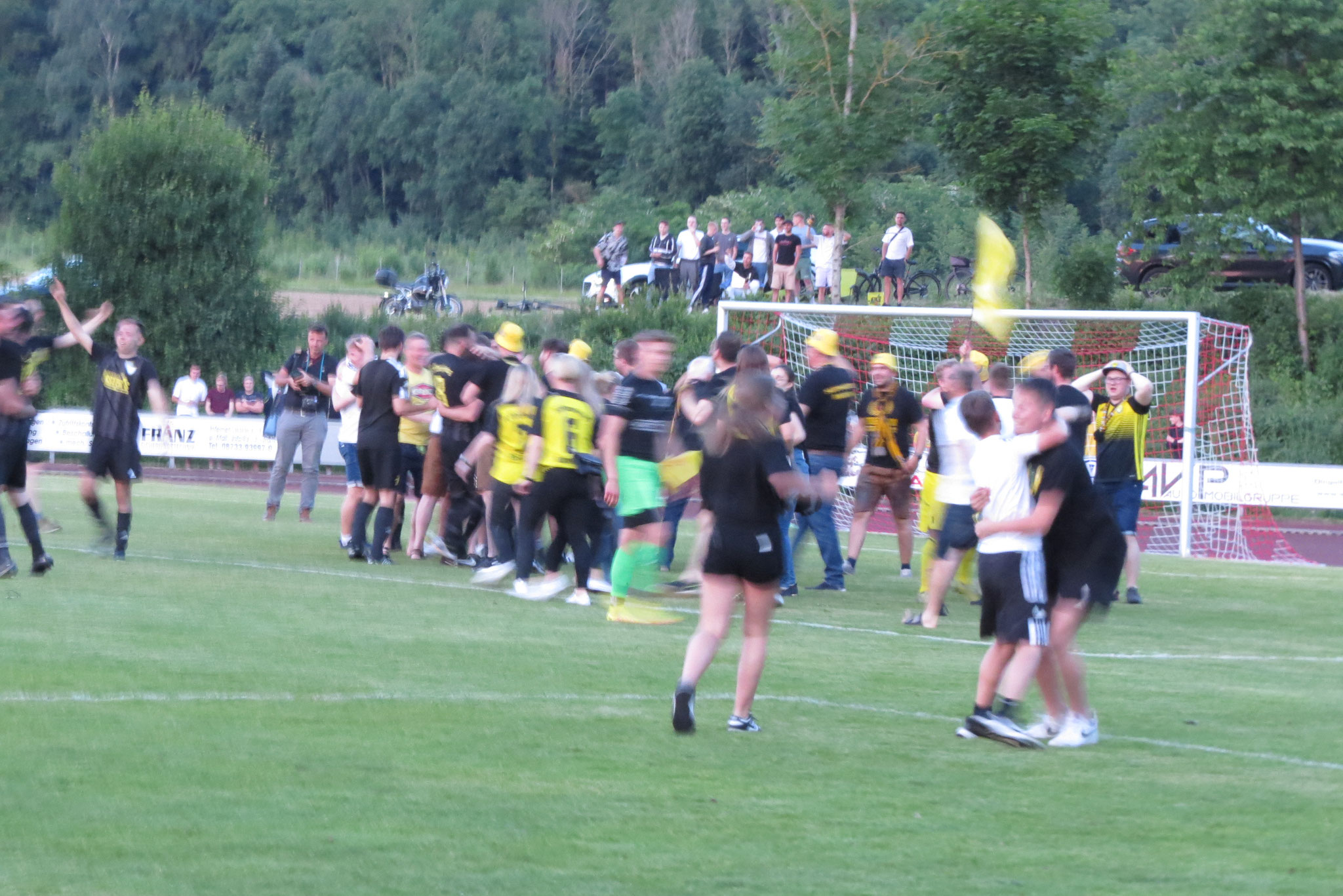 ... es ist volbracht, der FC O steigt in die BZL auf