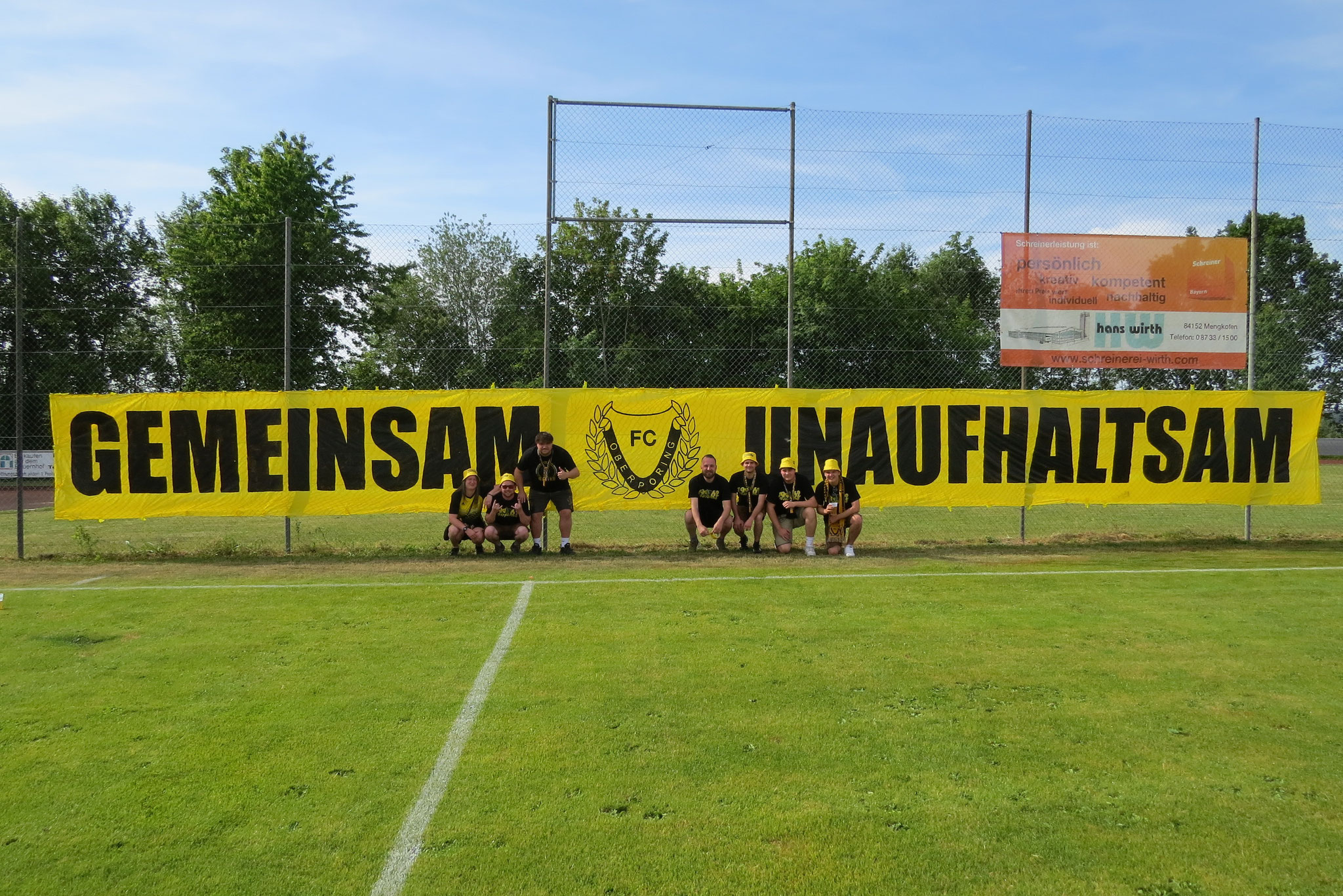 Das Banner  mit dem FC O-Motto von 2013